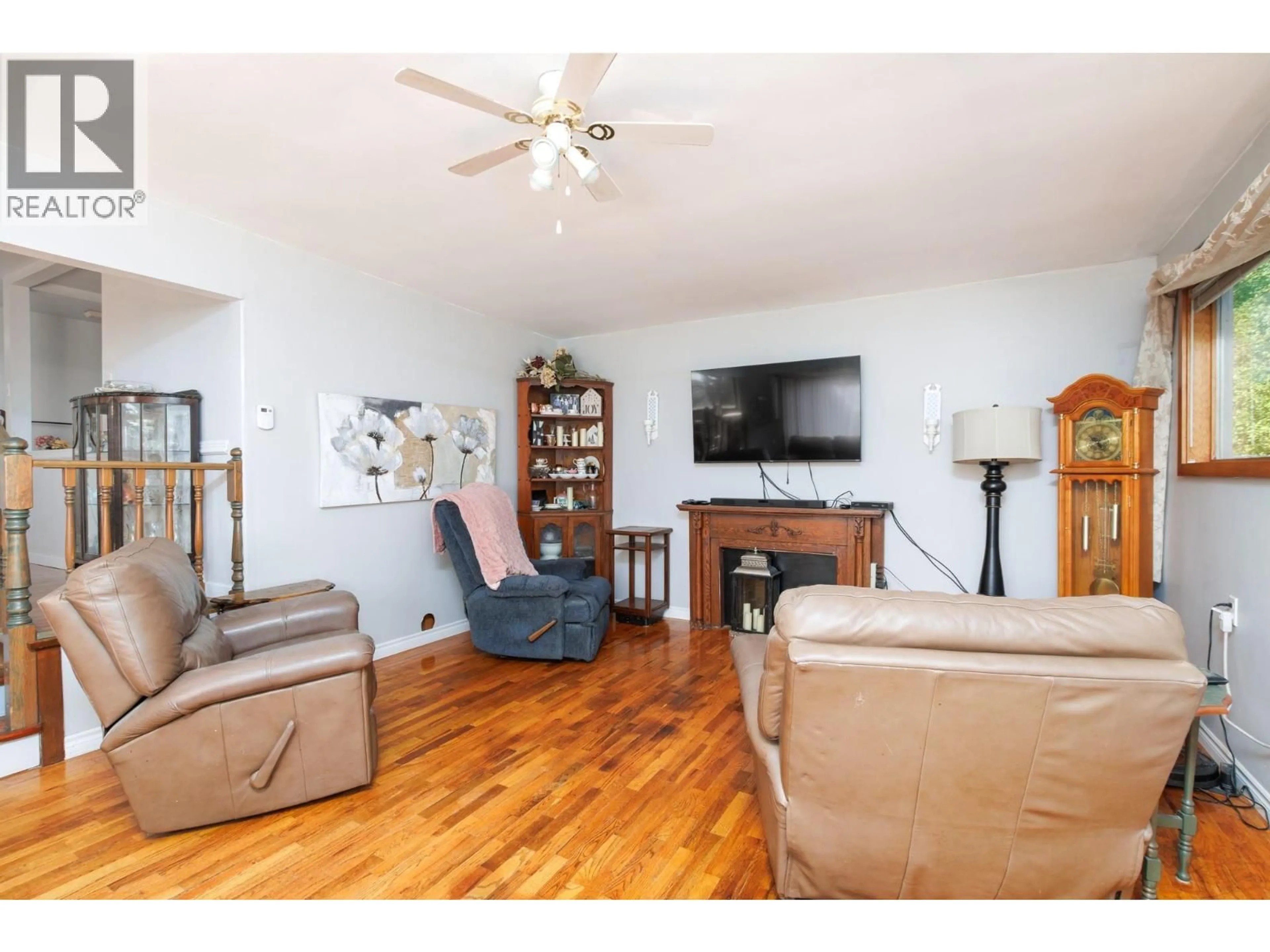 Living room with furniture, wood/laminate floor for 3591 65 AVENUE NORTHWEST, Salmon Arm British Columbia V1E3A2