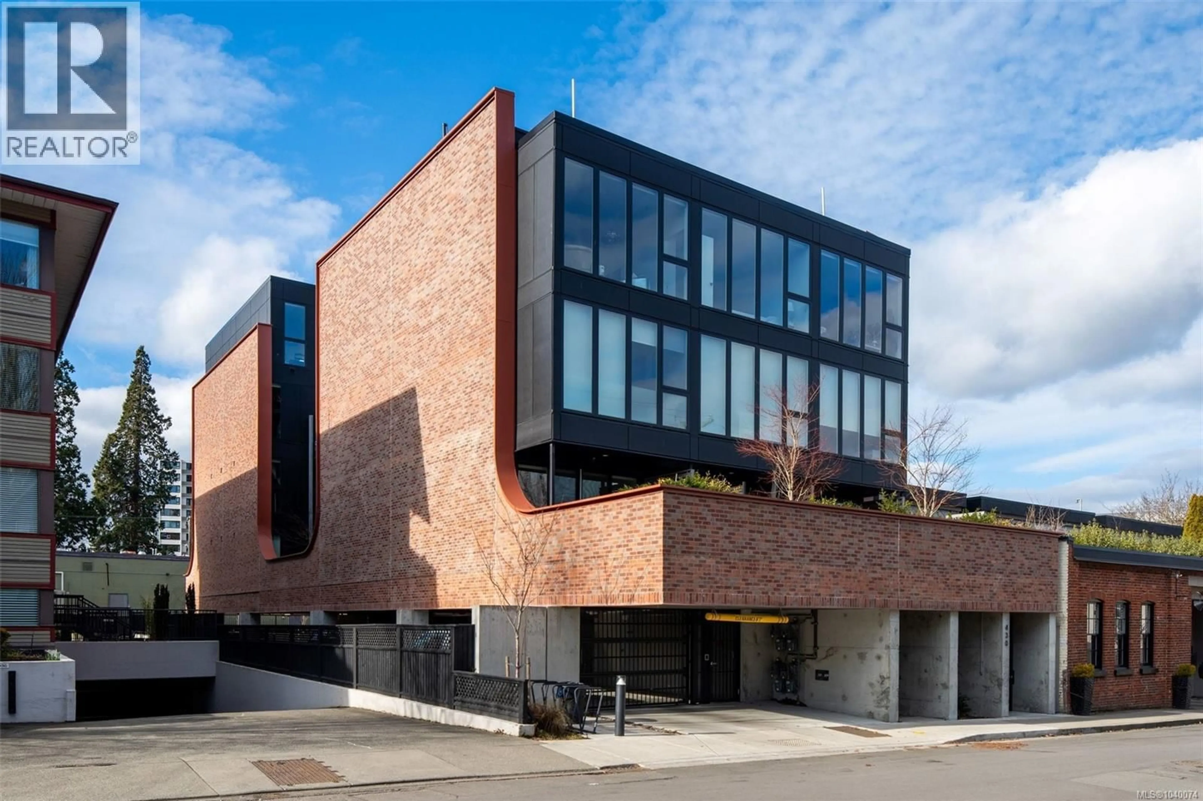 Home with brick exterior material, building for 205 - 430 PARRY STREET, Victoria British Columbia V8V2H7