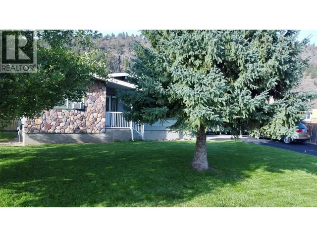 1623 LANDSDOWNE CRESCENT, Grand Forks 2