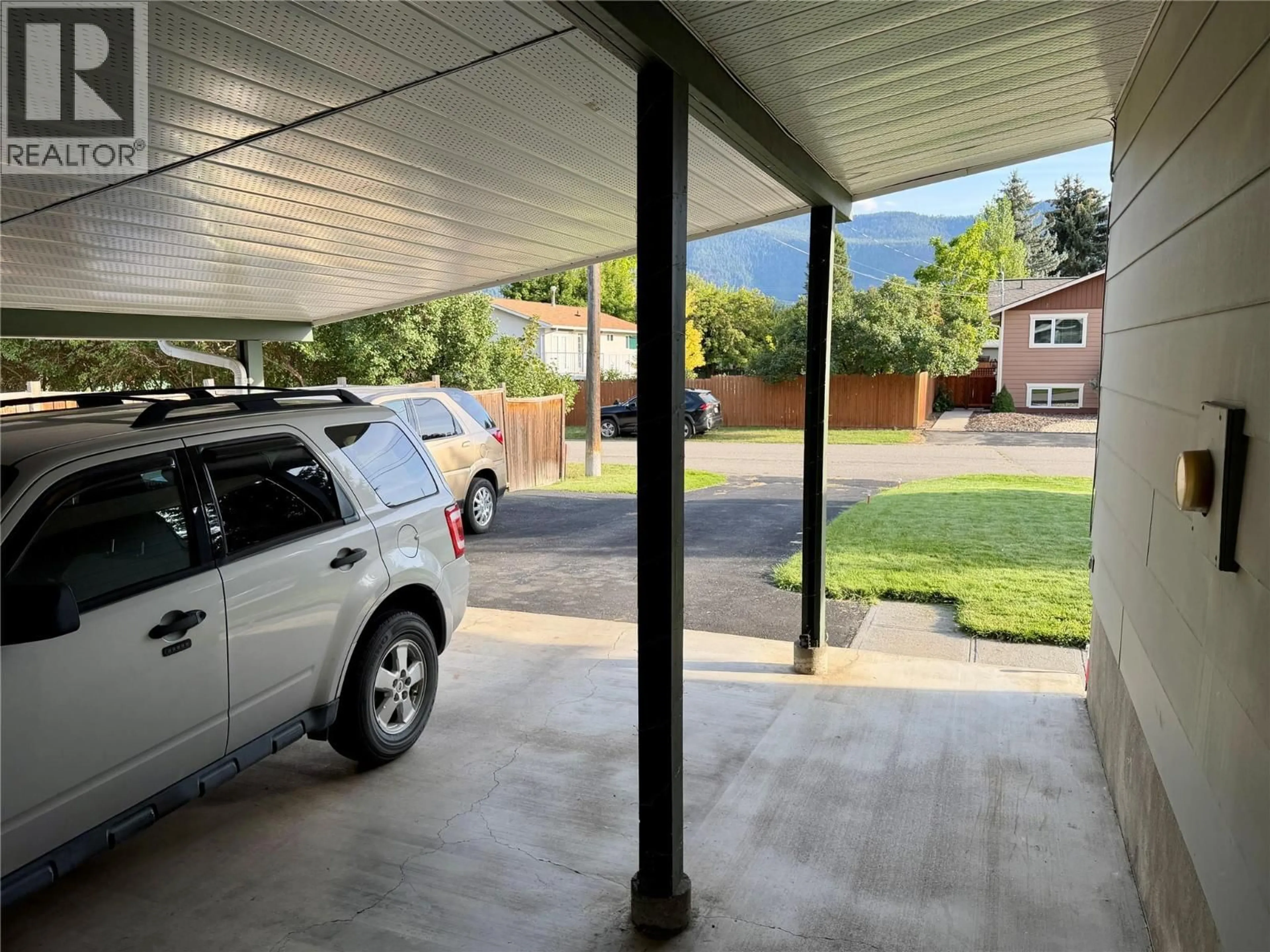 Indoor garage for 1623 LANDSDOWNE CRESCENT, Grand Forks British Columbia V0H1H0