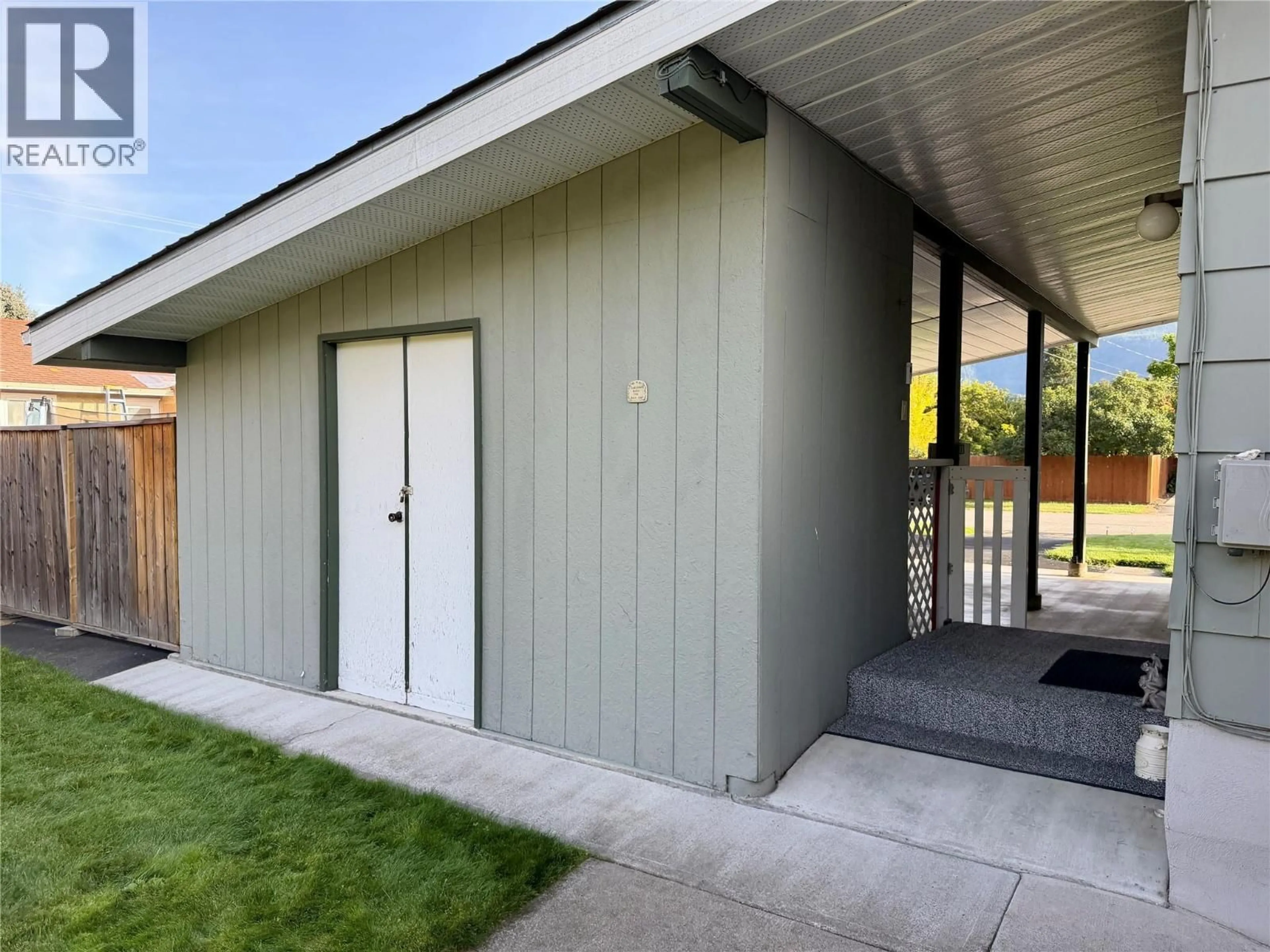 Home with vinyl exterior material, street for 1623 LANDSDOWNE CRESCENT, Grand Forks British Columbia V0H1H0
