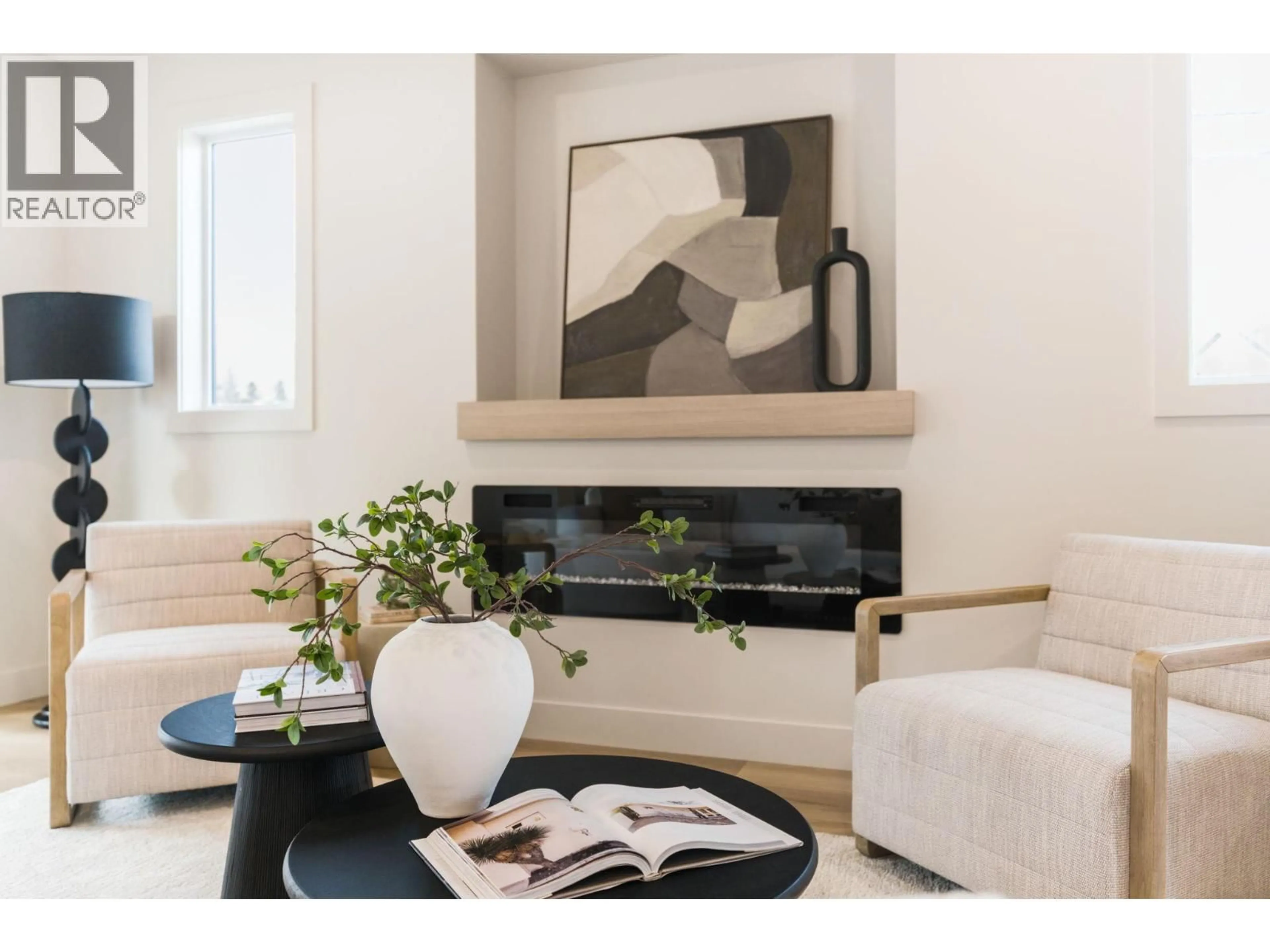 Living room with furniture, unknown for 485 SHEILA CRESCENT, Kelowna British Columbia V1W4L8