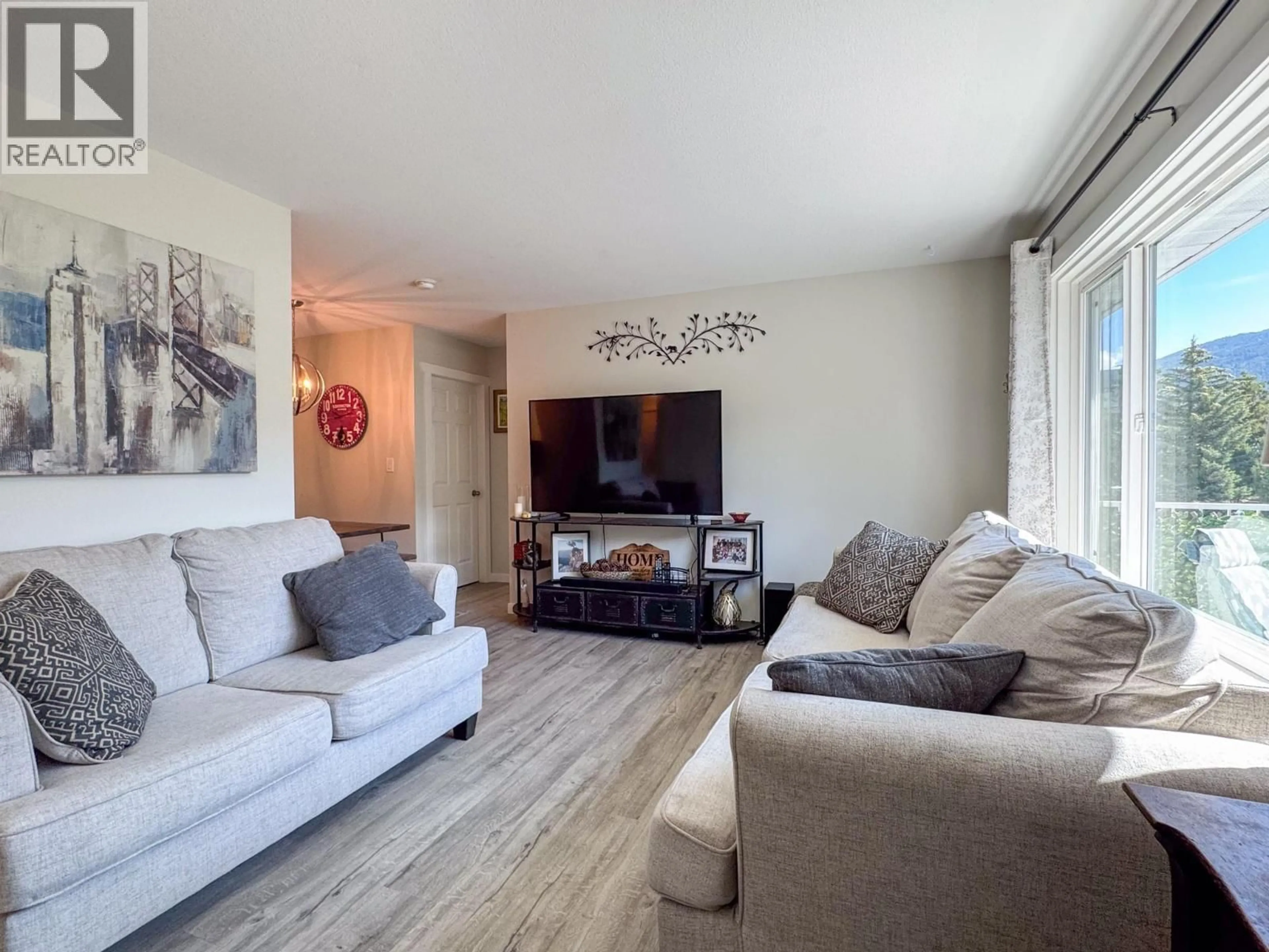 Living room with furniture, unknown for 213 - 1047 MIDDLETON WAY, Vernon British Columbia V1B2N3