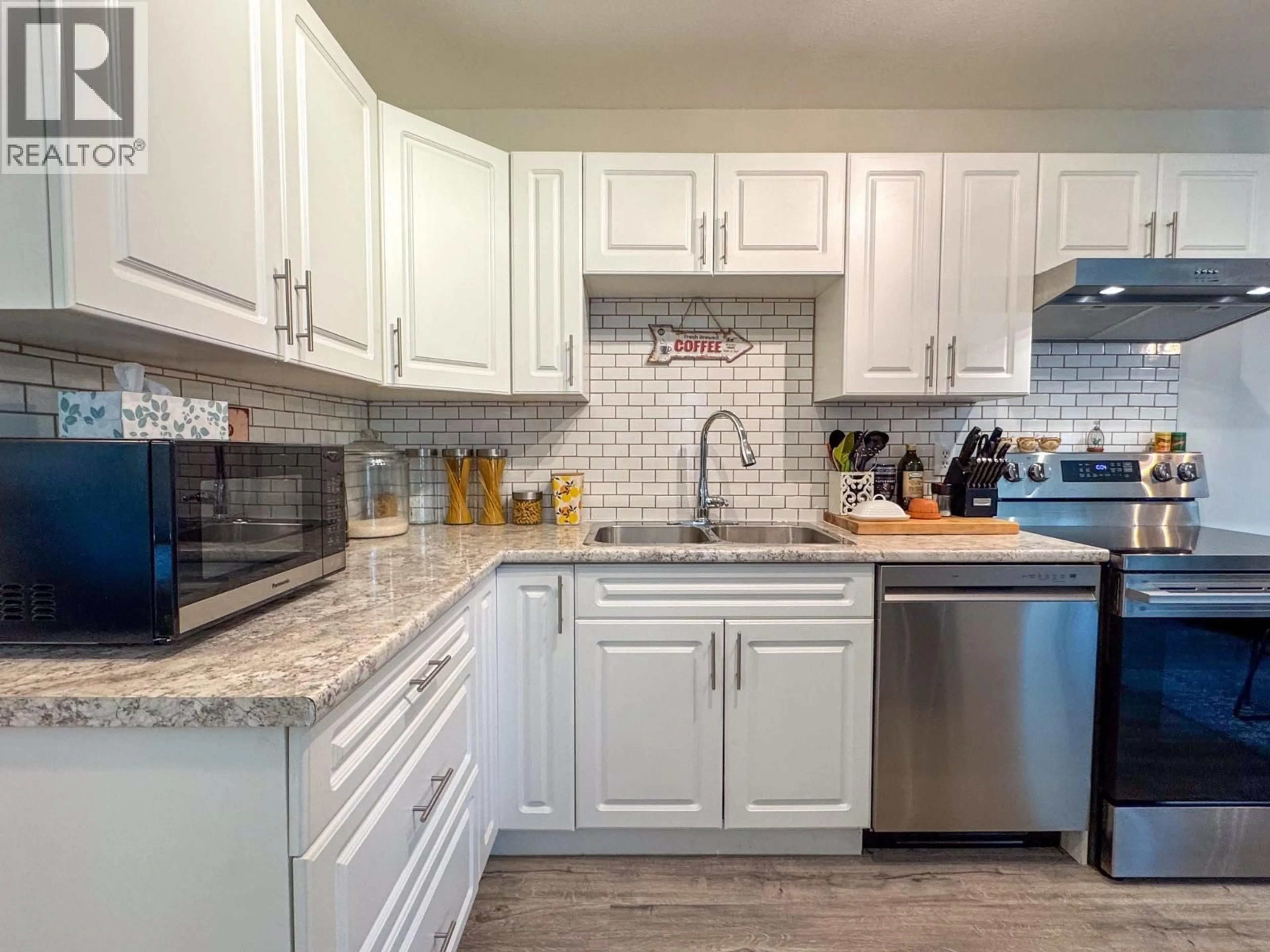 Open concept kitchen, ceramic/tile floor for 213 - 1047 MIDDLETON WAY, Vernon British Columbia V1B2N3