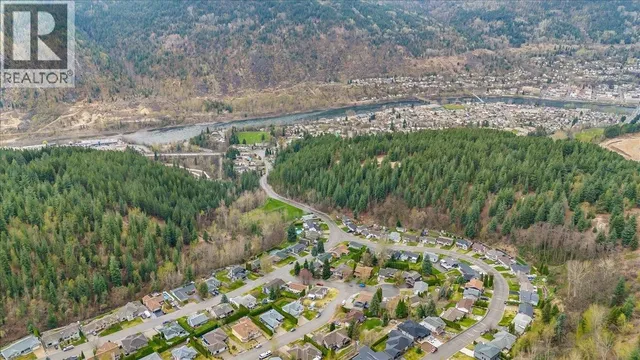 2455 COLIN CRESCENT, Trail 4