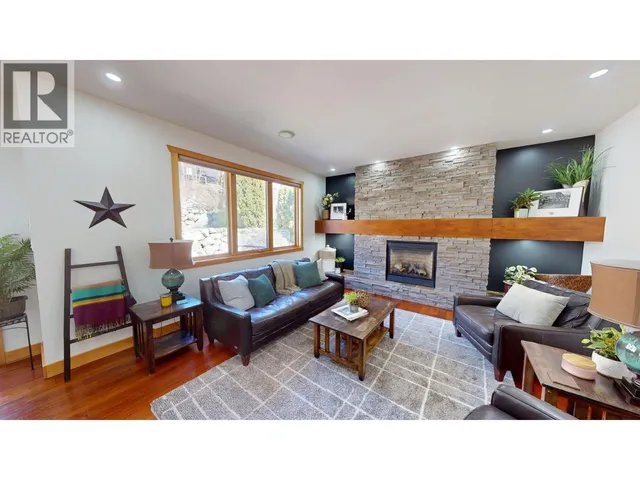 2455 COLIN CRESCENT, Trail 5