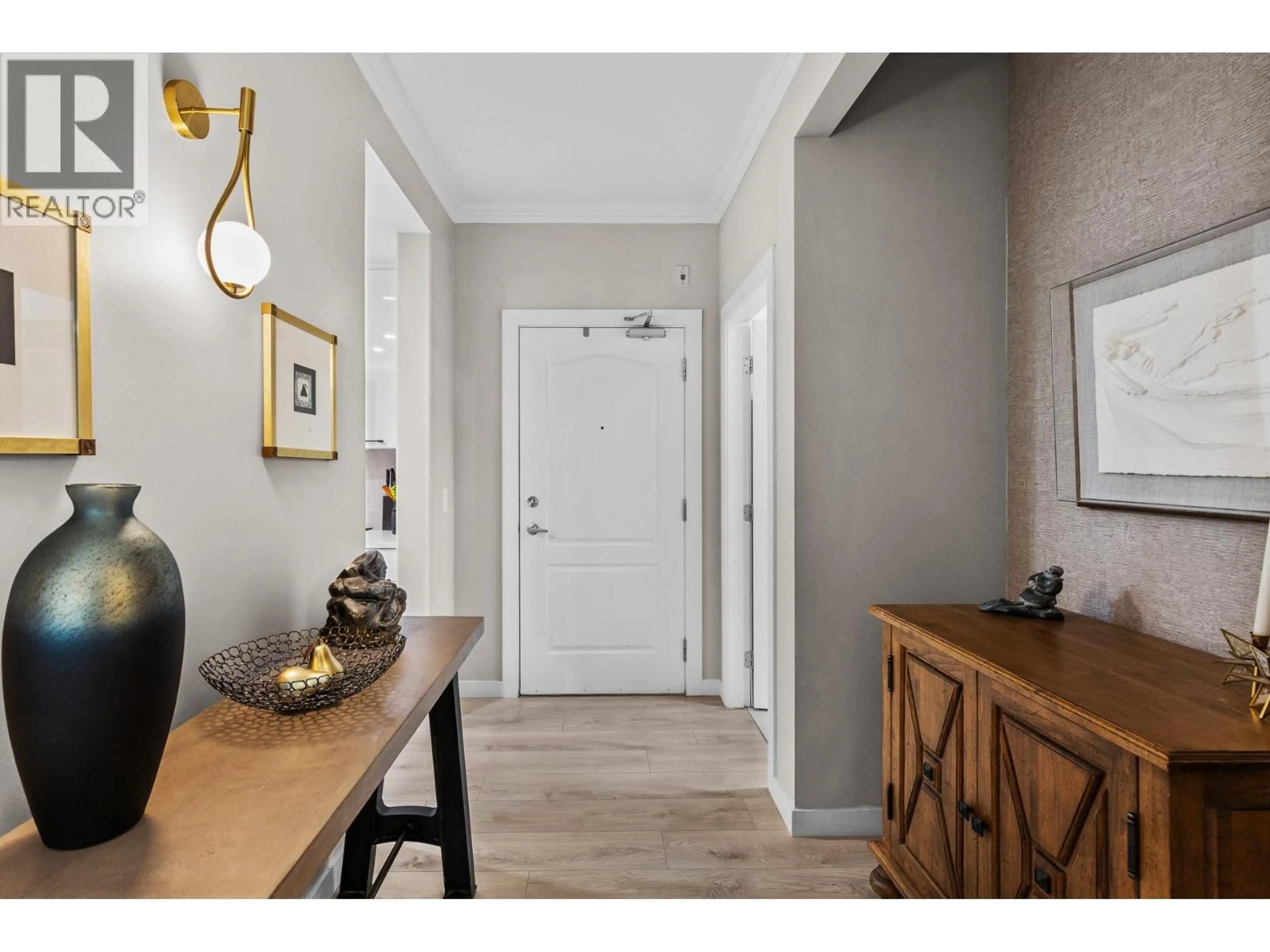 Indoor entryway for 110 - 1962 ENTERPRISE WAY, Kelowna British Columbia V1Y9S6