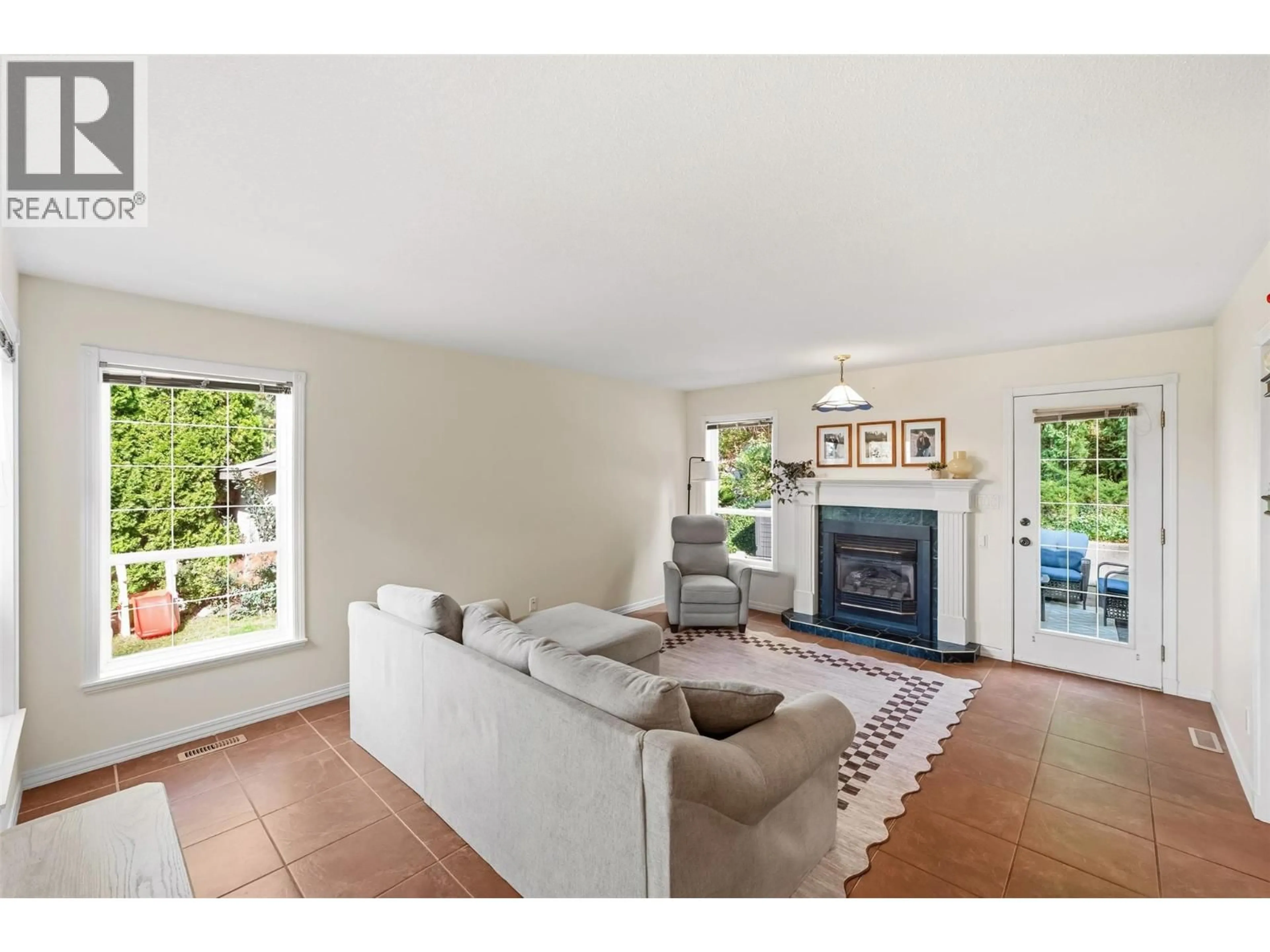 Living room with furniture, unknown for 3281 JUNIPER DRIVE, Naramata British Columbia V0H1N1