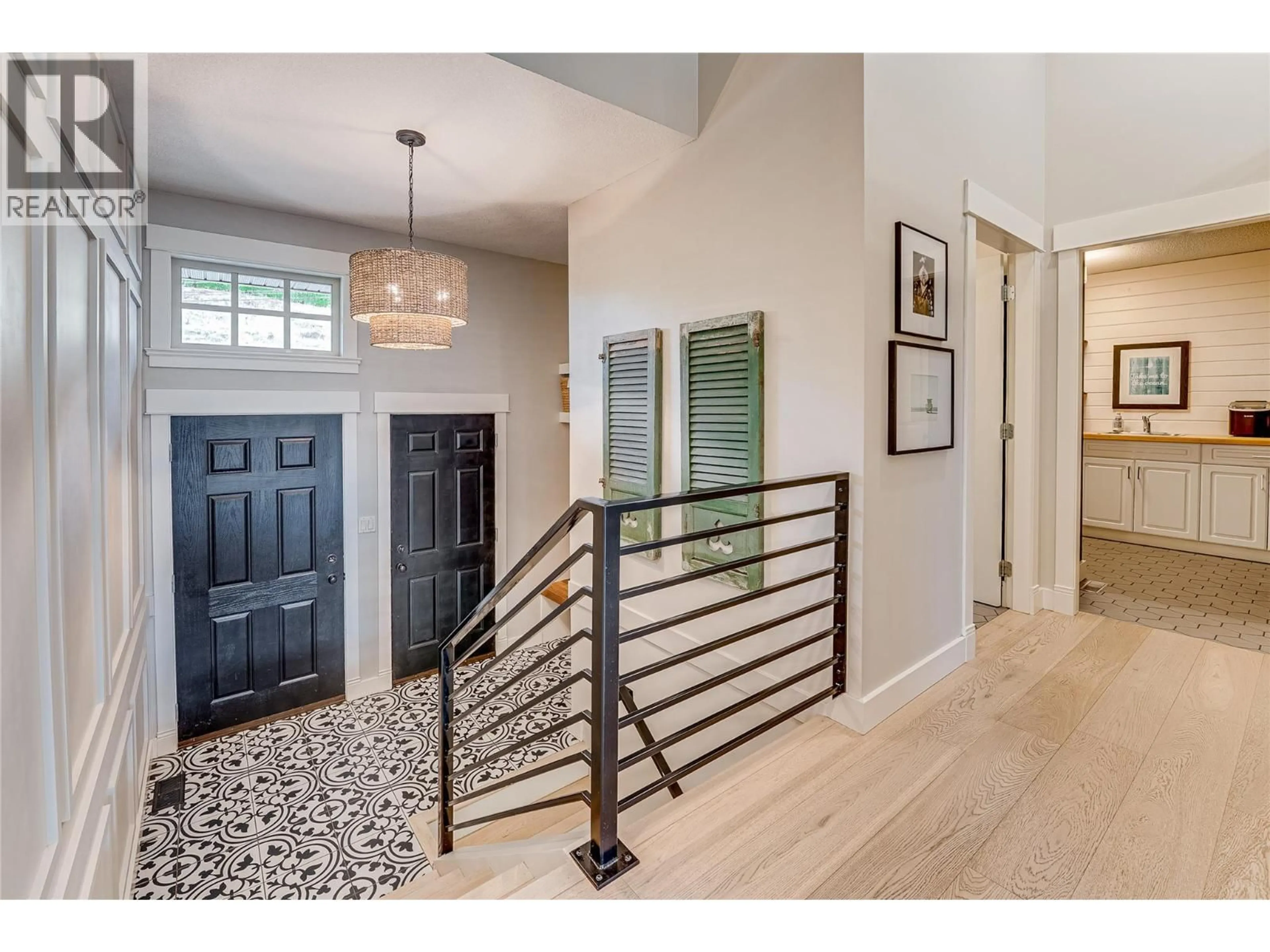 Indoor entryway for 1 - 6933 MANNING PLACE, Vernon British Columbia V1B2Y6