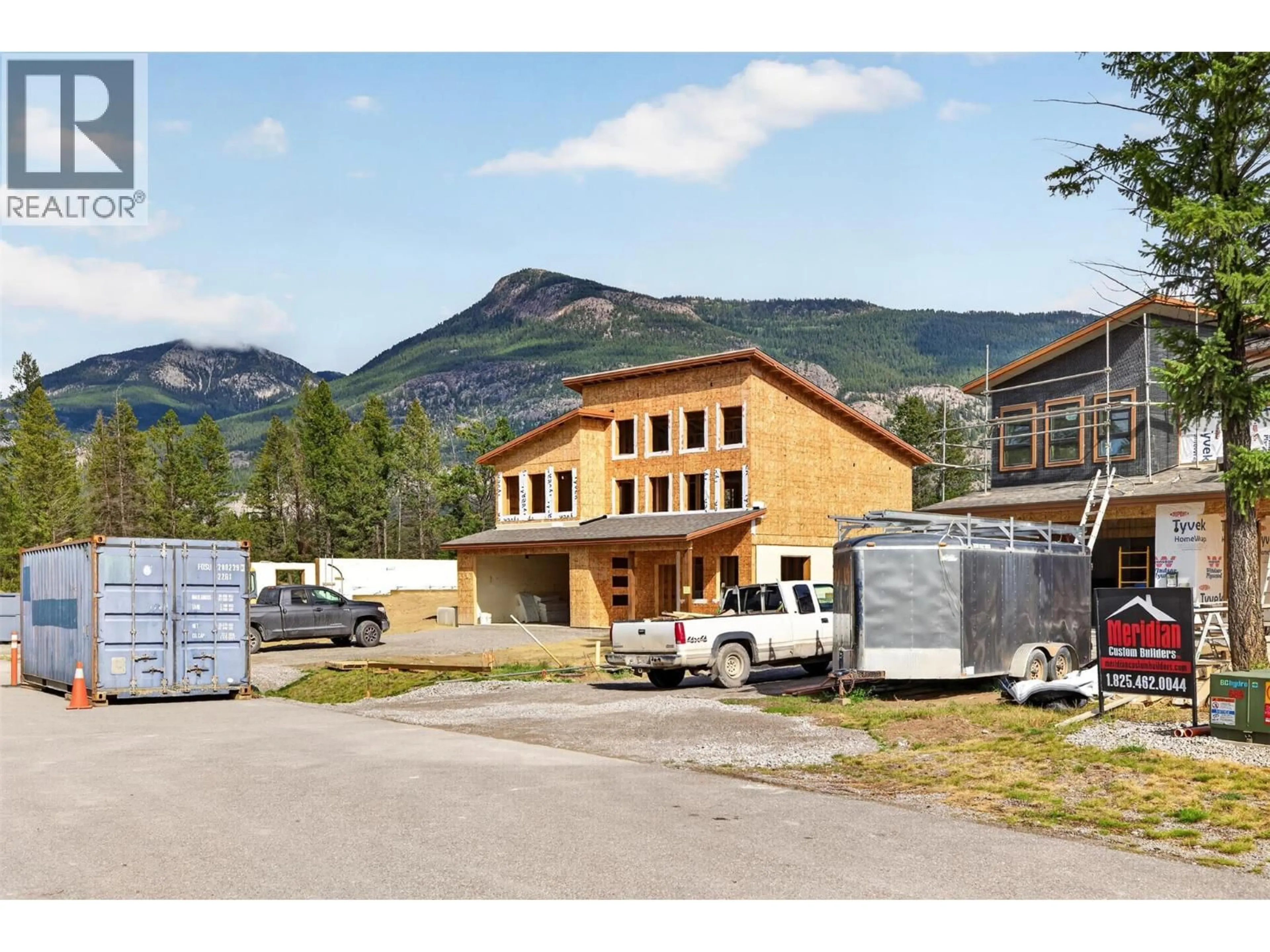 Parking for 1208 SWANSEA CRESCENT, Windermere British Columbia V0B2L0