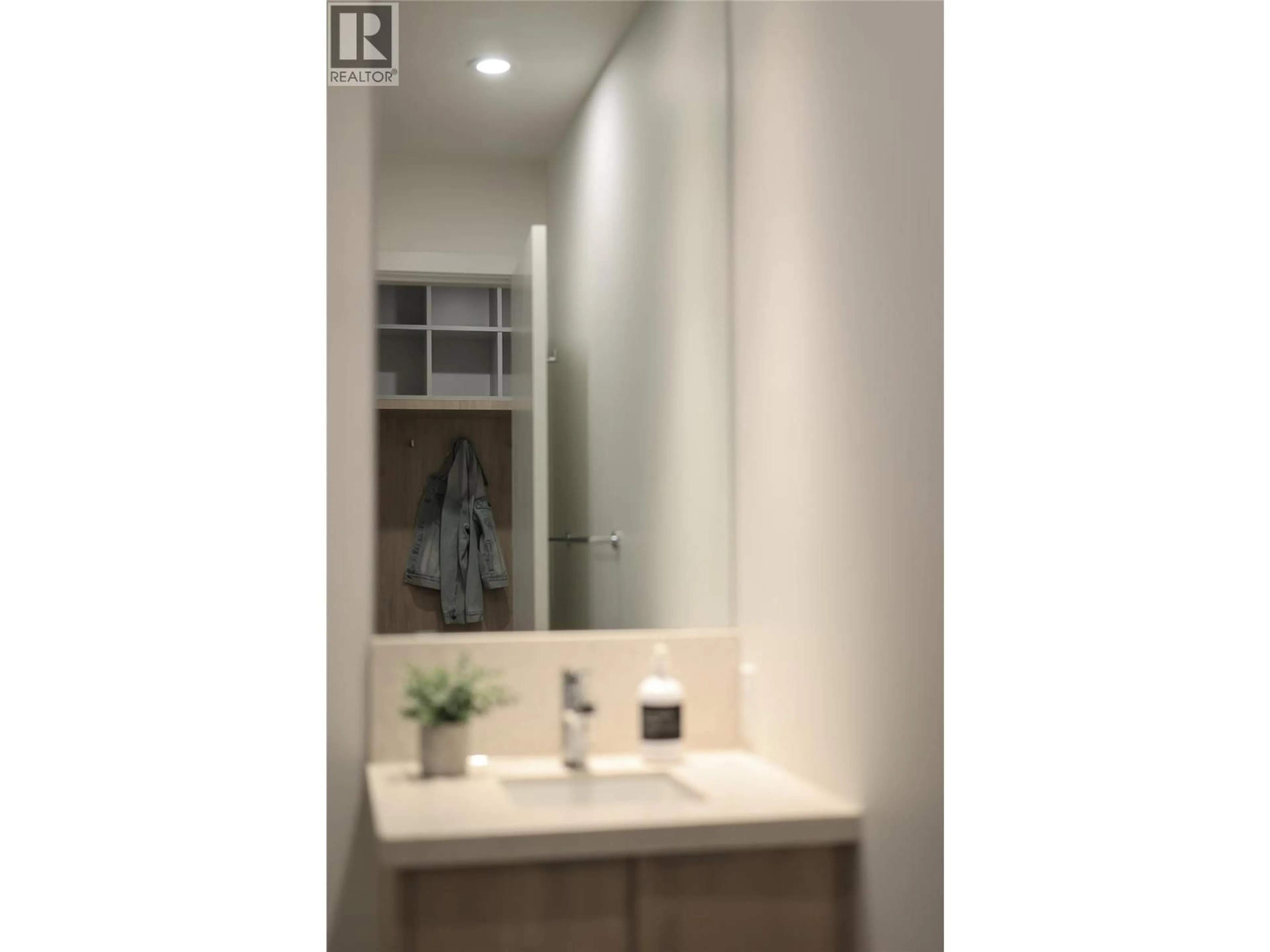 Standard bathroom, unknown for 318 - 4280 RED MOUNTAIN ROAD, Rossland British Columbia V0G1Y0