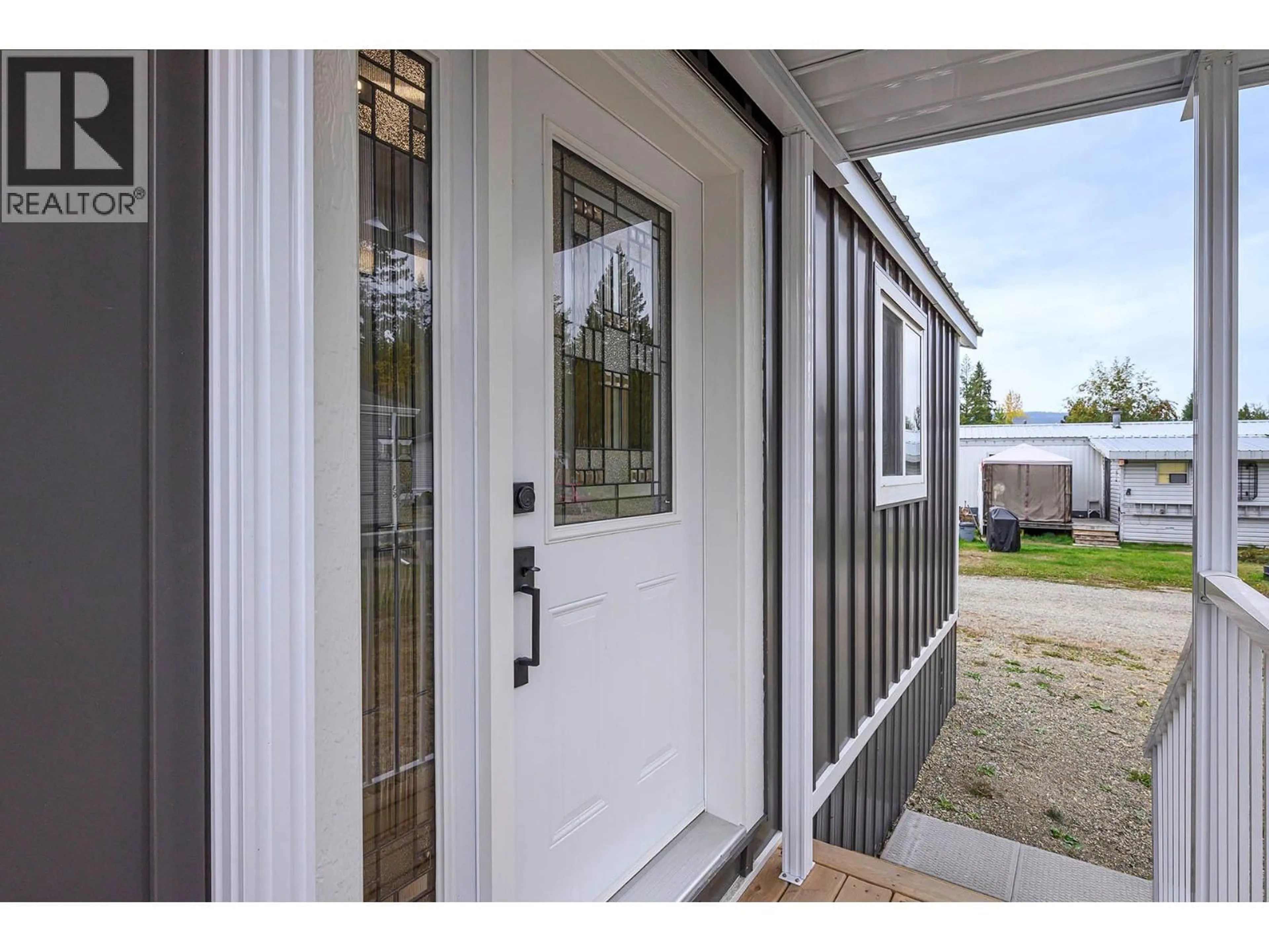 Indoor entryway for 34 - 121 FERRY ROAD, Clearwater British Columbia V0E1N2