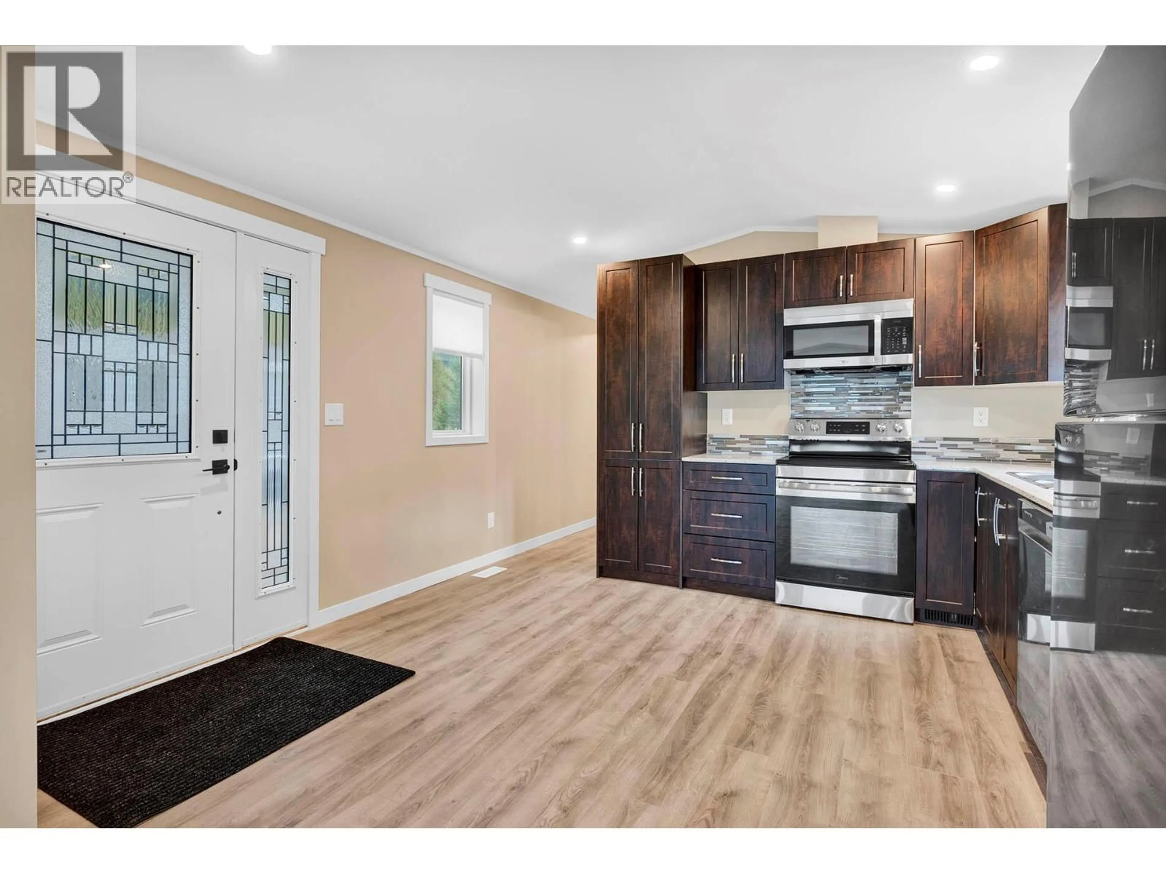 Open concept kitchen, wood/laminate floor for 34 - 121 FERRY ROAD, Clearwater British Columbia V0E1N2