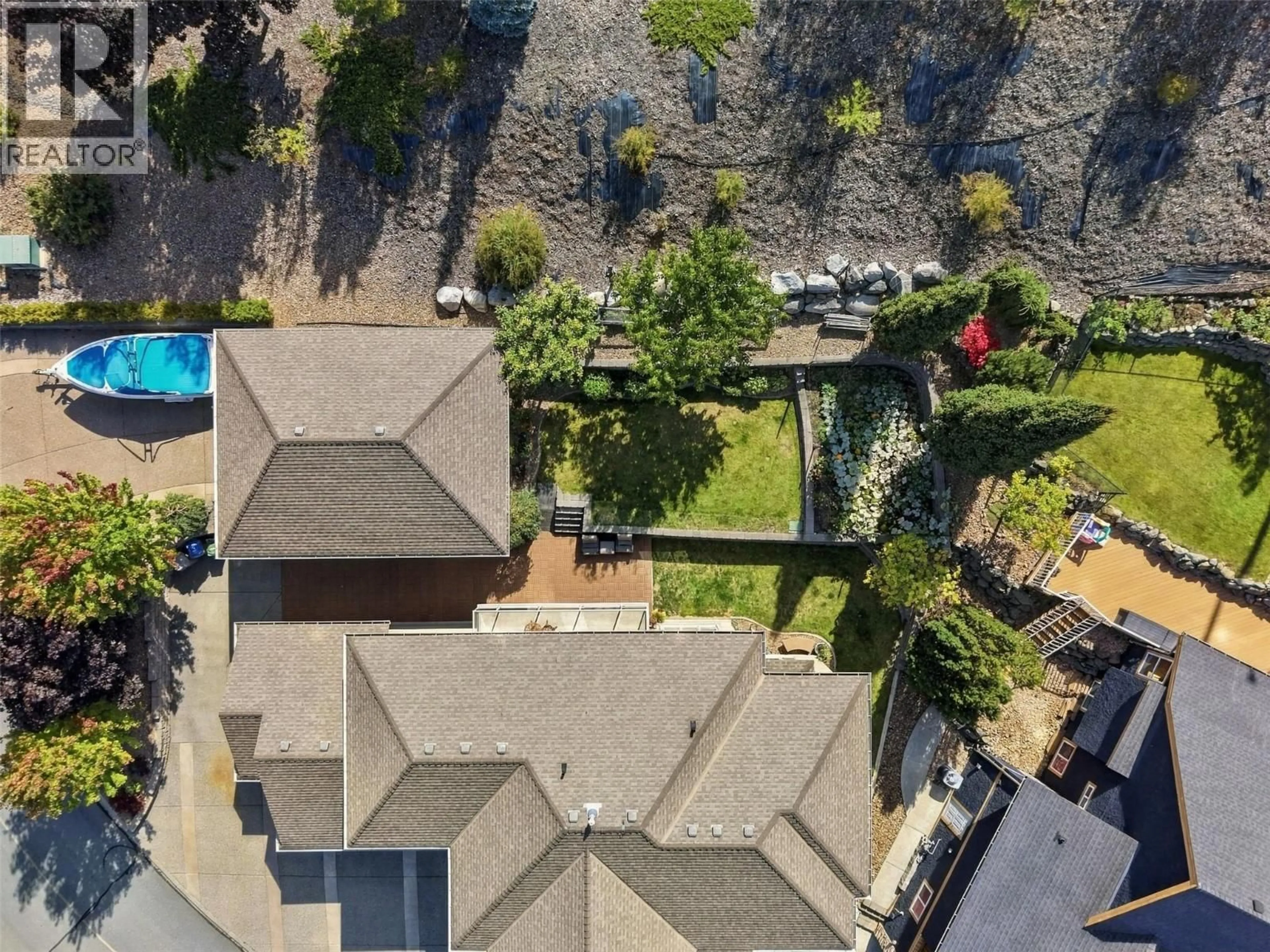 A pic from outside/outdoor area/front of a property/back of a property/a pic from drone, street for 456 AZURE PLACE, Kamloops British Columbia V2E2R1