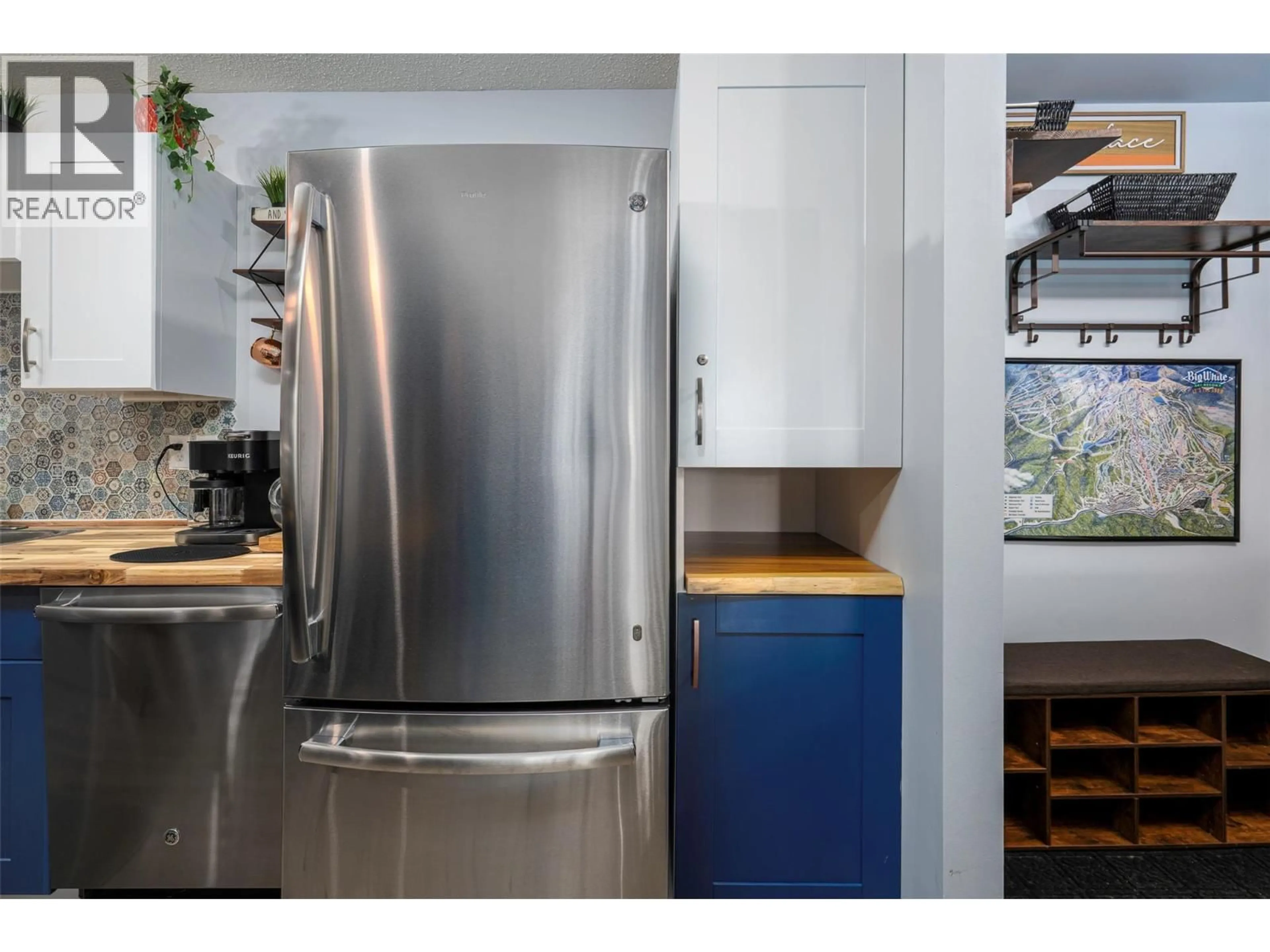 Contemporary kitchen, unknown for 309 - 6375 WHISKEY JACK DRIVE, Big White British Columbia V1P1P3