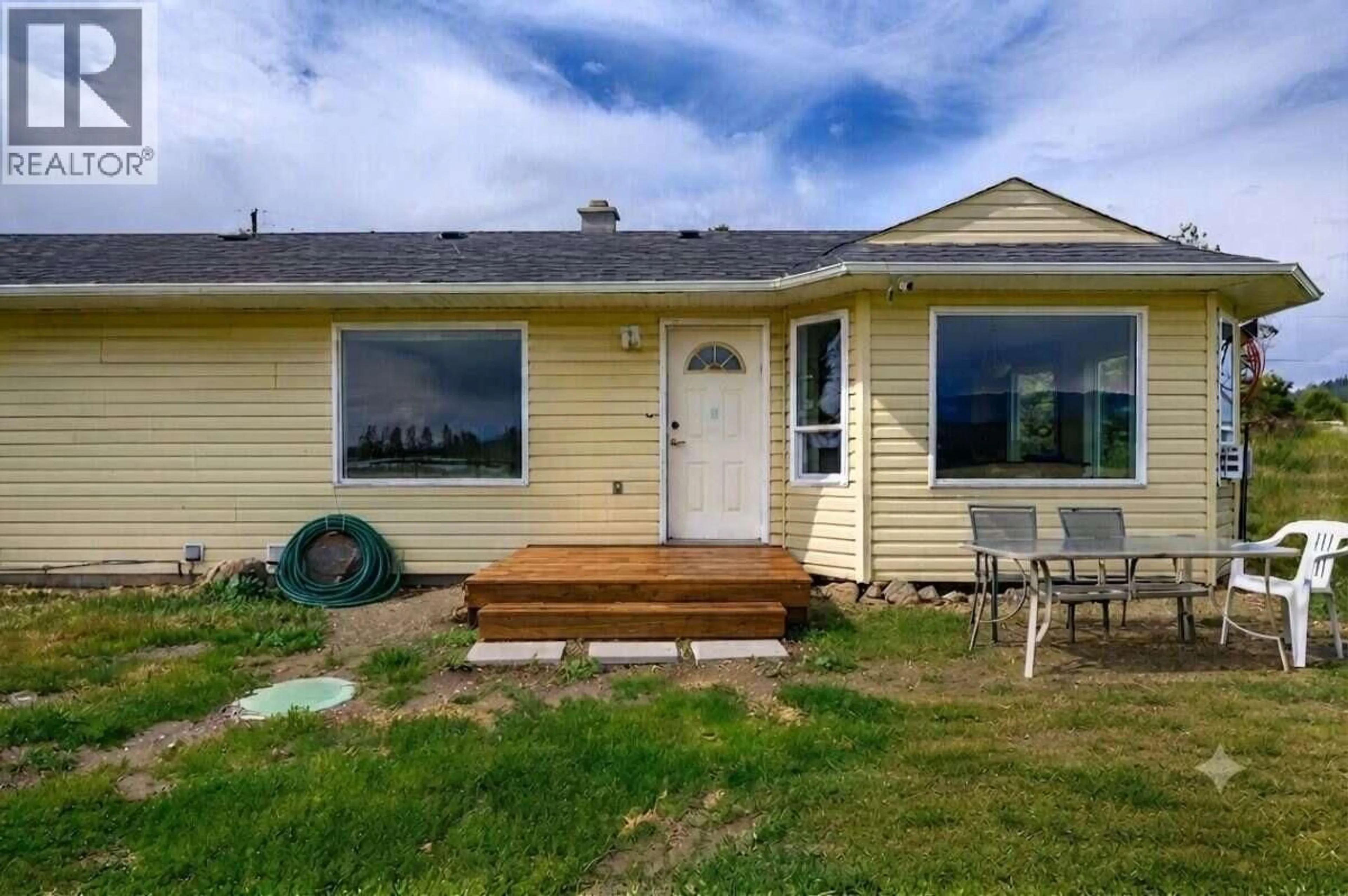 Home with vinyl exterior material, unknown for 3575 CANYON ROAD, Spallumcheen British Columbia V0E1B4