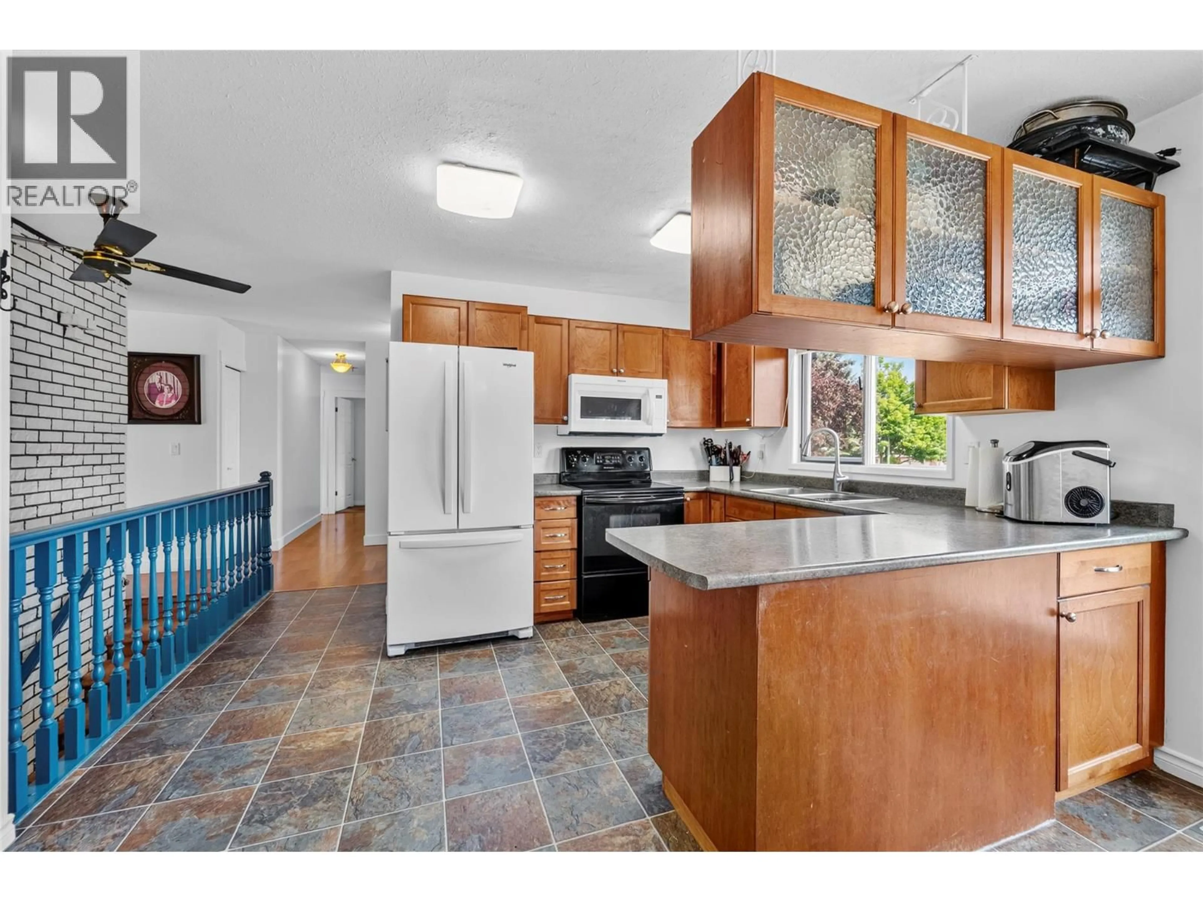 Open concept kitchen, ceramic/tile floor for 593 BRAEMAR DRIVE, Kamloops British Columbia V1S1H6
