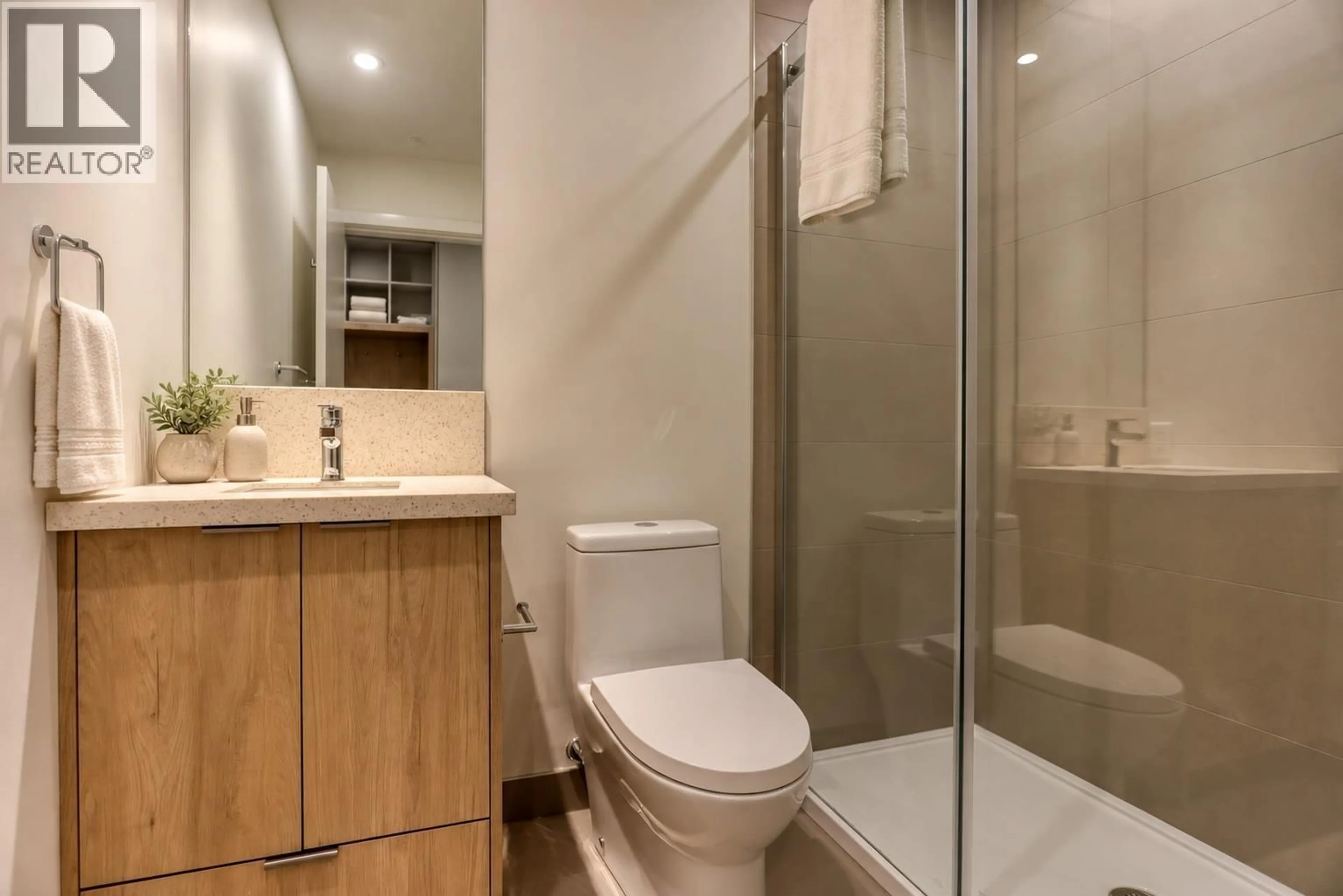 Standard bathroom, unknown for 209 - 4280 RED MOUNTAIN ROAD, Rossland British Columbia V0G1Y0