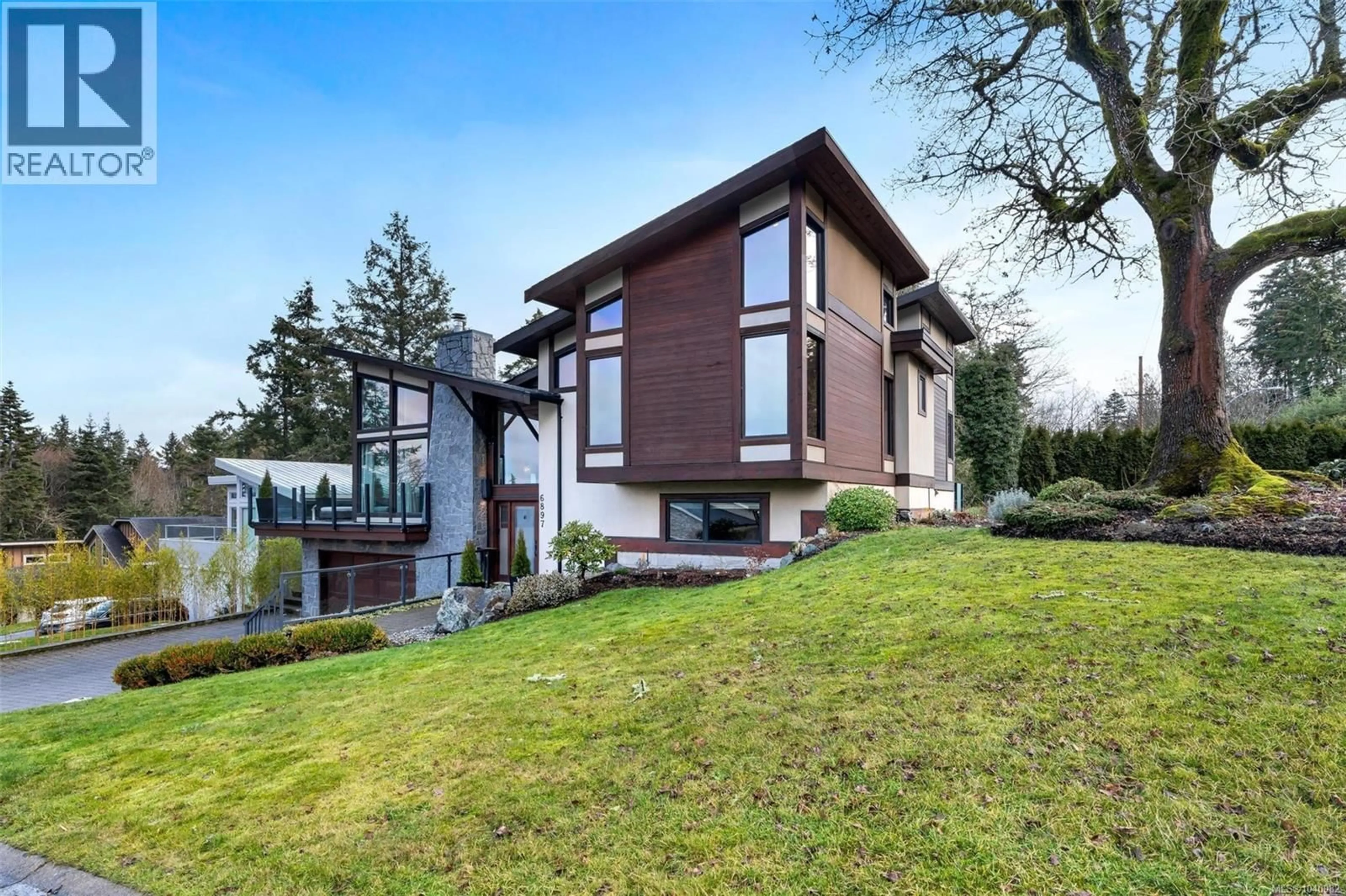 Home with brick exterior material, unknown for 6897 MCKENNA COURT, Central Saanich British Columbia V8M1J2