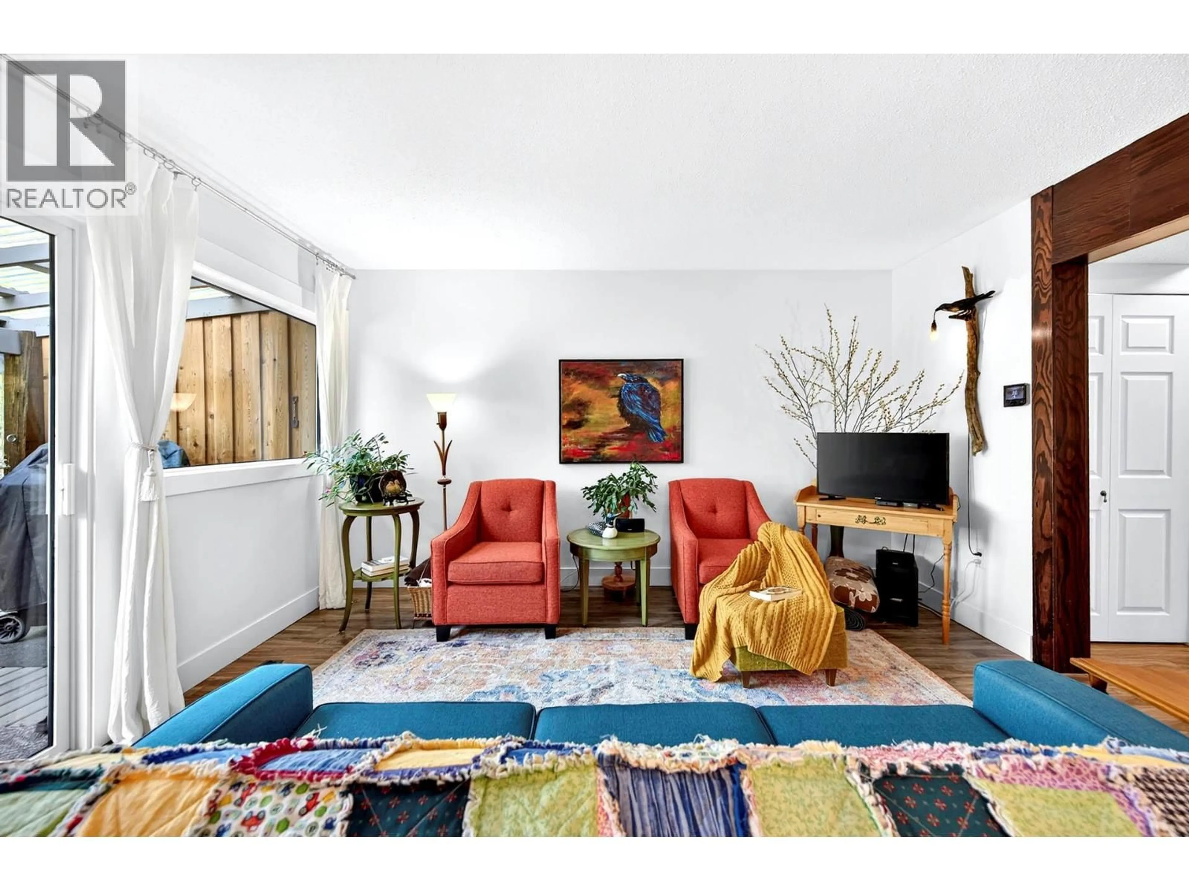 Living room with furniture, carpet floor for 22 - 249 KITCHENER CRESCENT, Kamloops British Columbia V2B1B9