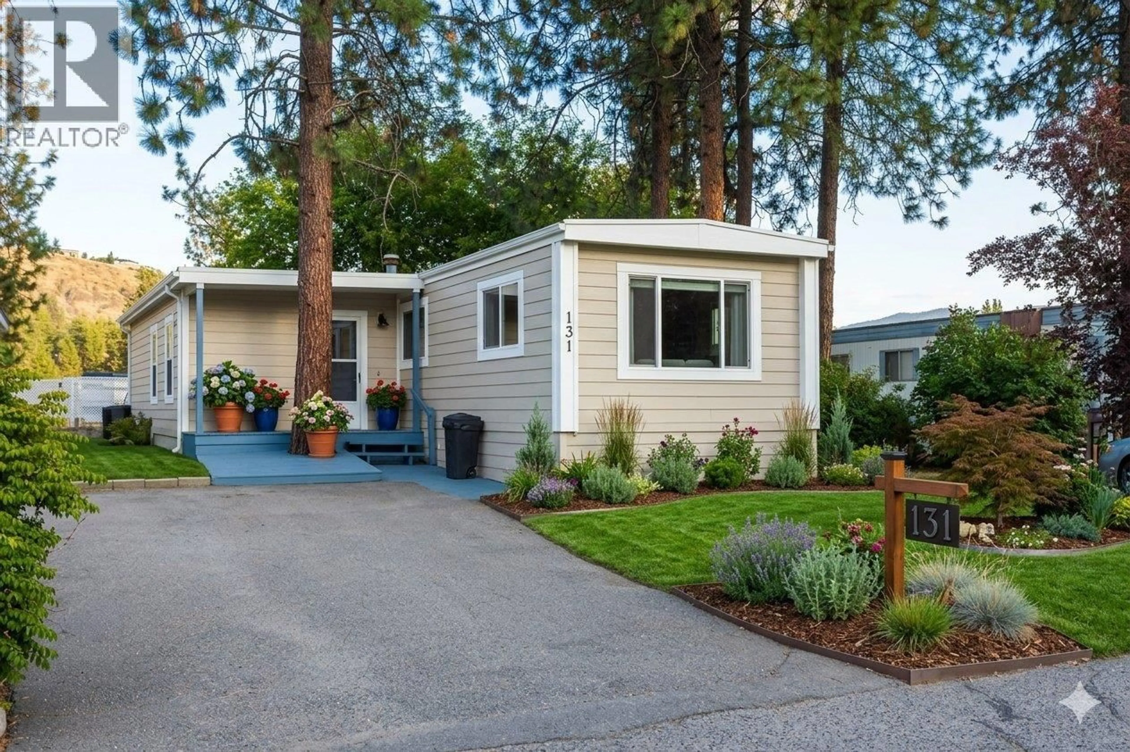 Home with vinyl exterior material, street for 131 - 1999 HIGHWAY 97 OTHER SOUTH, West Kelowna British Columbia V1Z1B2