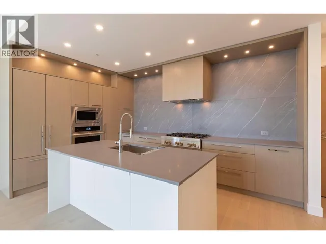 303 - 3409 LAKESHORE ROAD, Kelowna 4