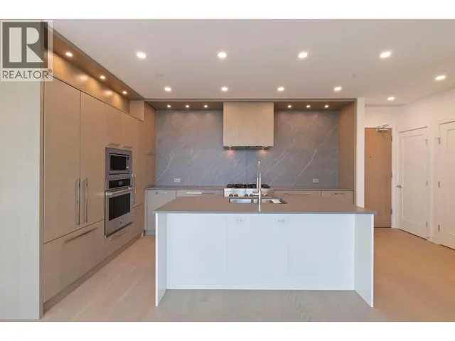 303 - 3409 LAKESHORE ROAD, Kelowna 5