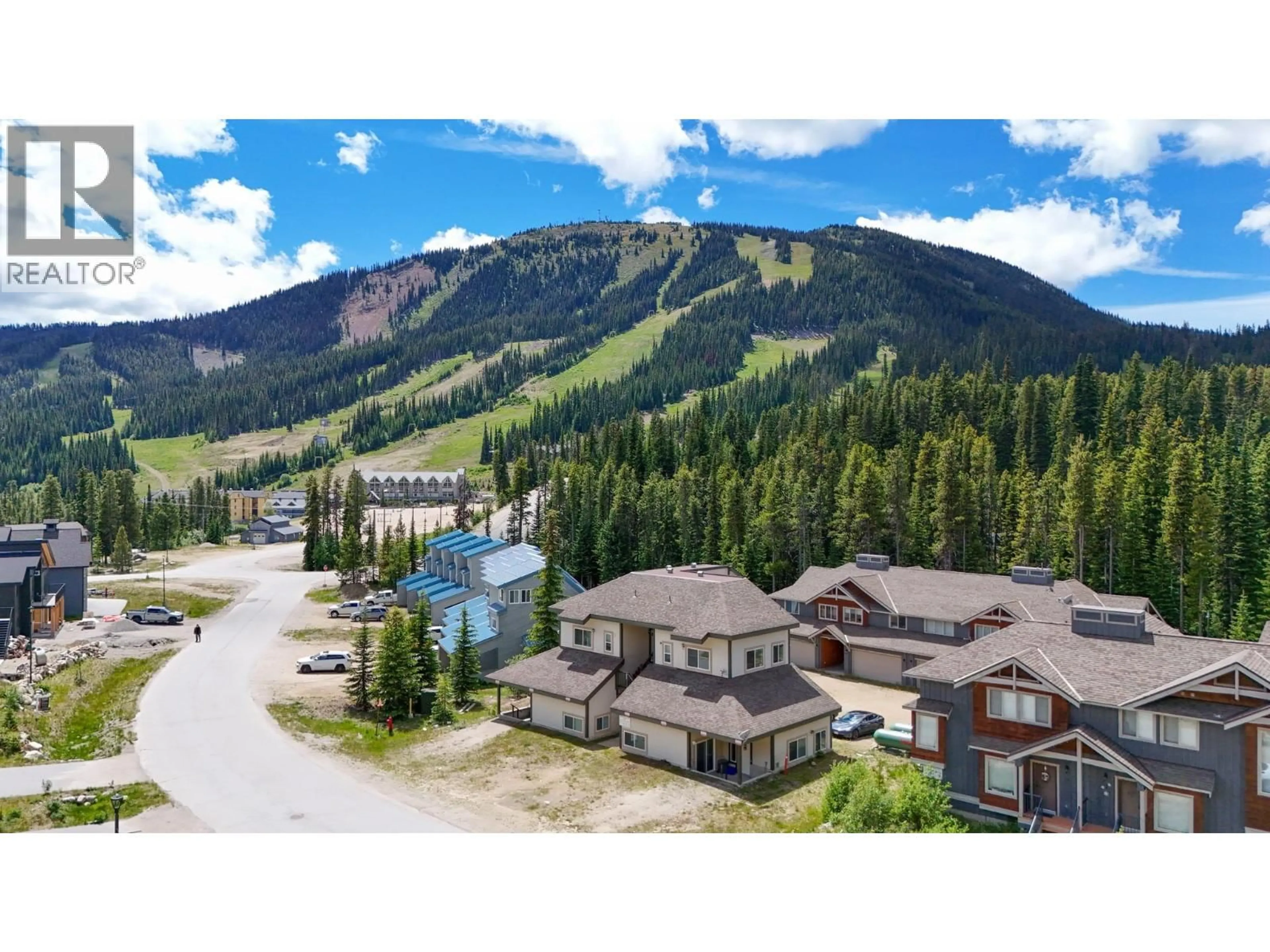 A pic from outside/outdoor area/front of a property/back of a property/a pic from drone, mountain view for 101 - 156 CLEARVIEW CRESCENT, Apex Mountain British Columbia V2A0E2