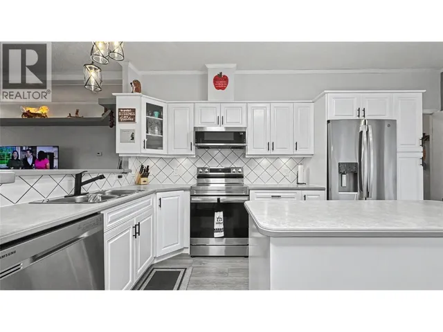 355 MISSION CRESCENT, Cranbrook 5