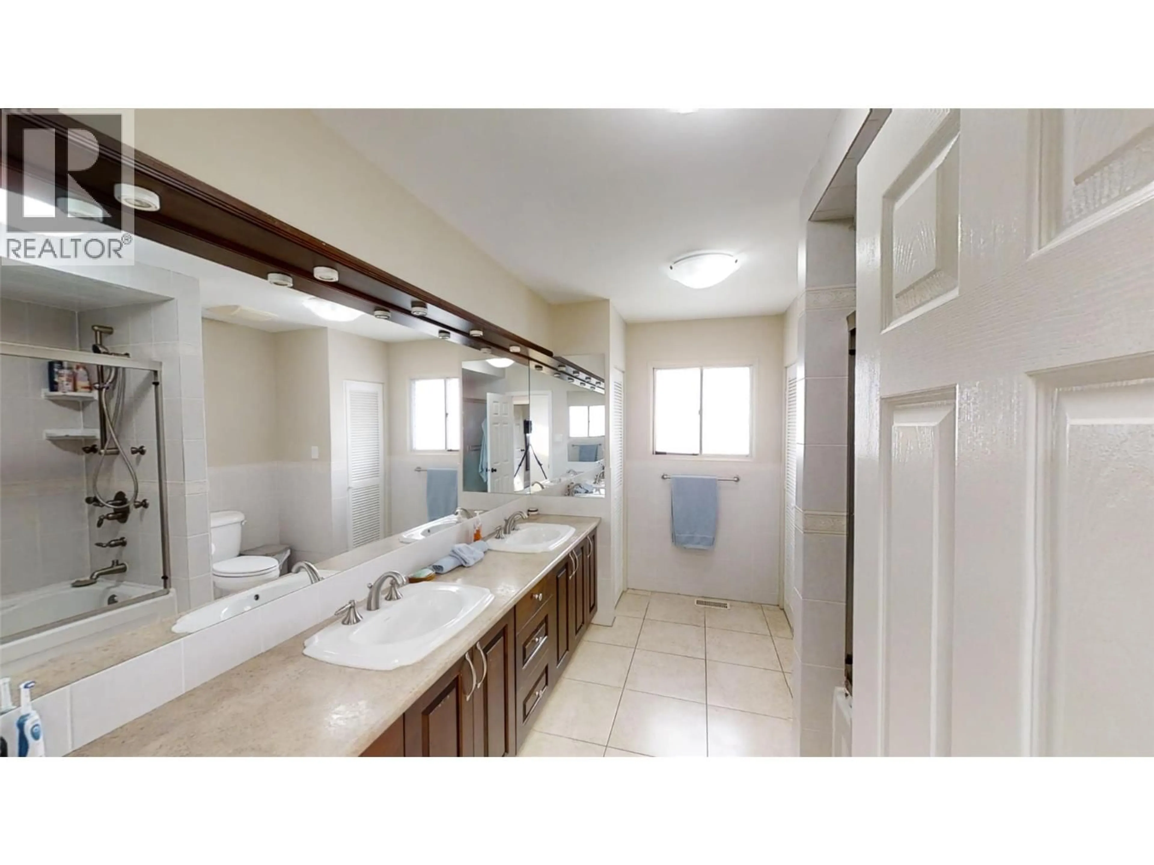 Standard bathroom, ceramic/tile floor for 1705 KNOLLWOOD CRESCENT, Kamloops British Columbia V2C4M3