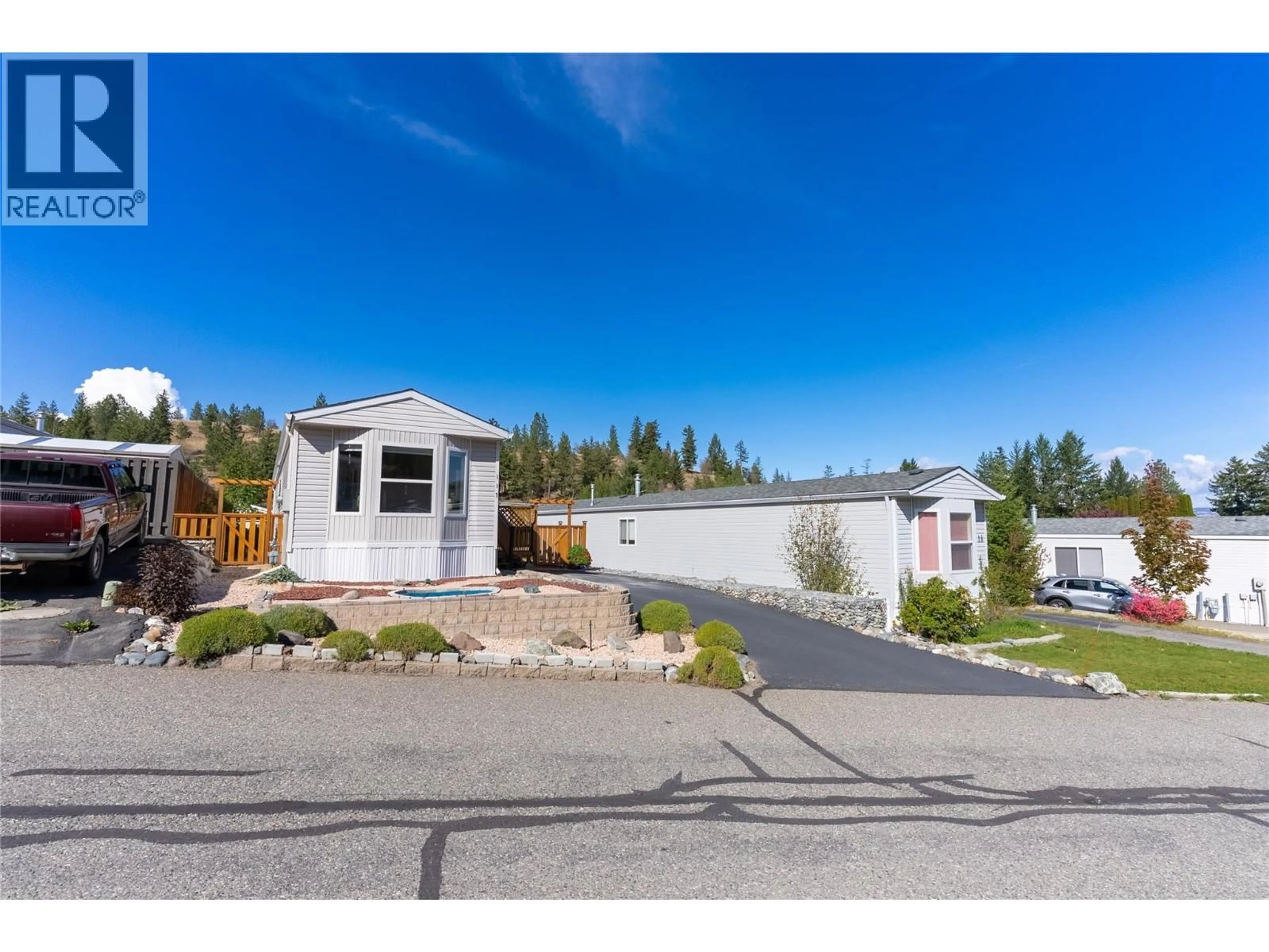 Home with vinyl exterior material, street for 117 - 1555 HOWE ROAD, Kamloops British Columbia V1S1Y4