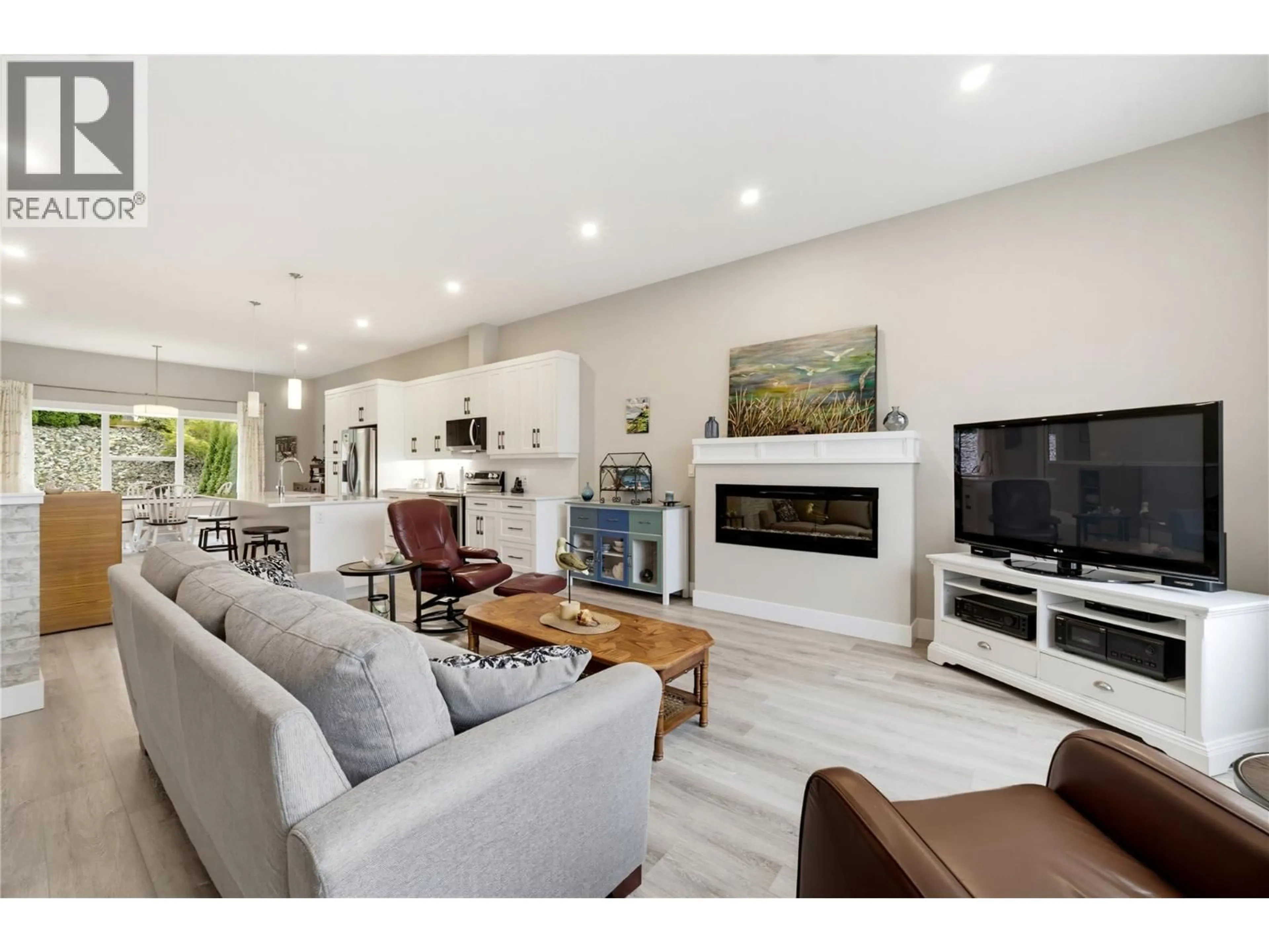 Living room with furniture, unknown for 9 - 2810 15 AVENUE NORTHEAST, Salmon Arm British Columbia V1E3B8