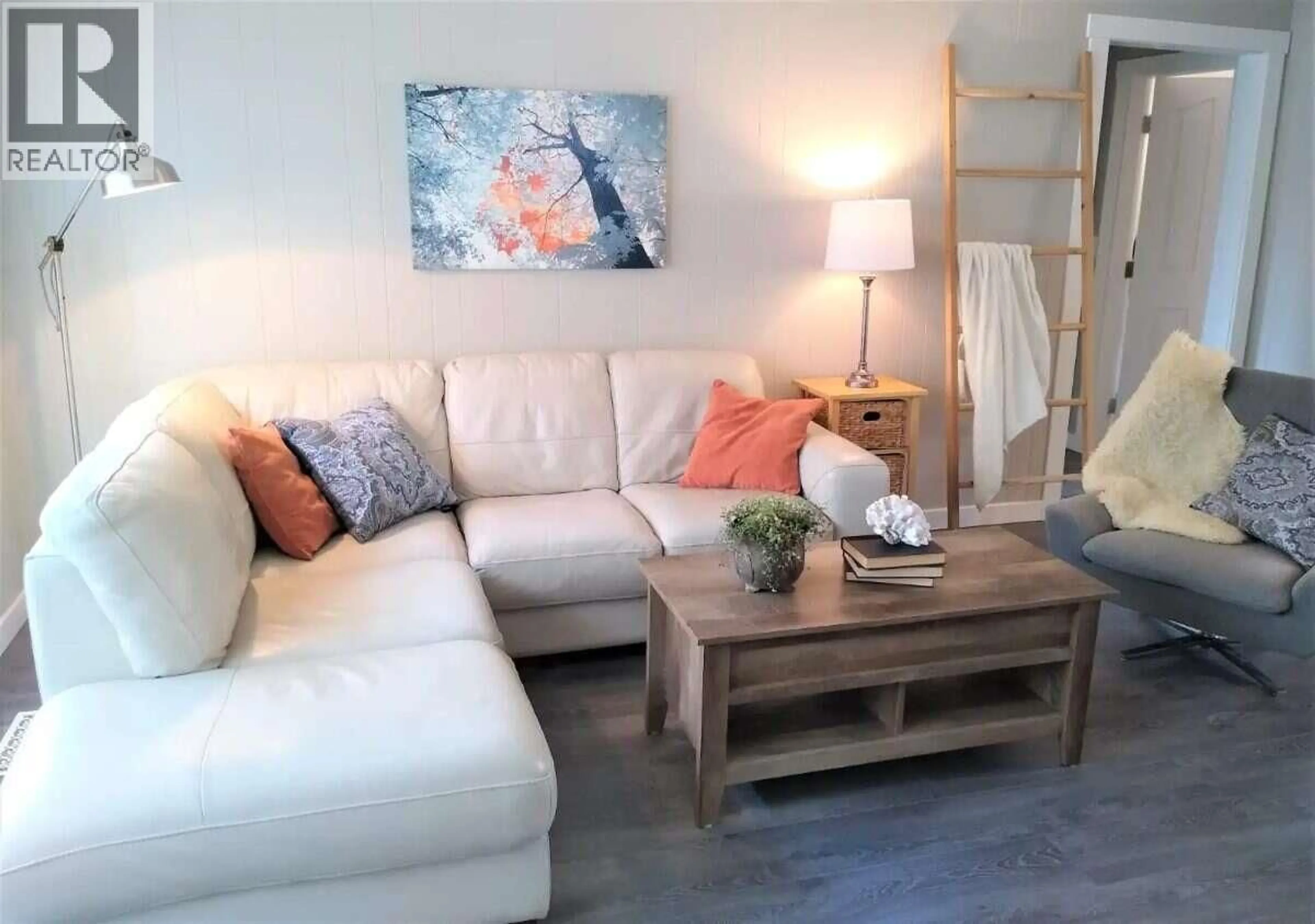 Living room with furniture, unknown for 107 PRINCE AVENUE, Castlegar British Columbia V1N1C7