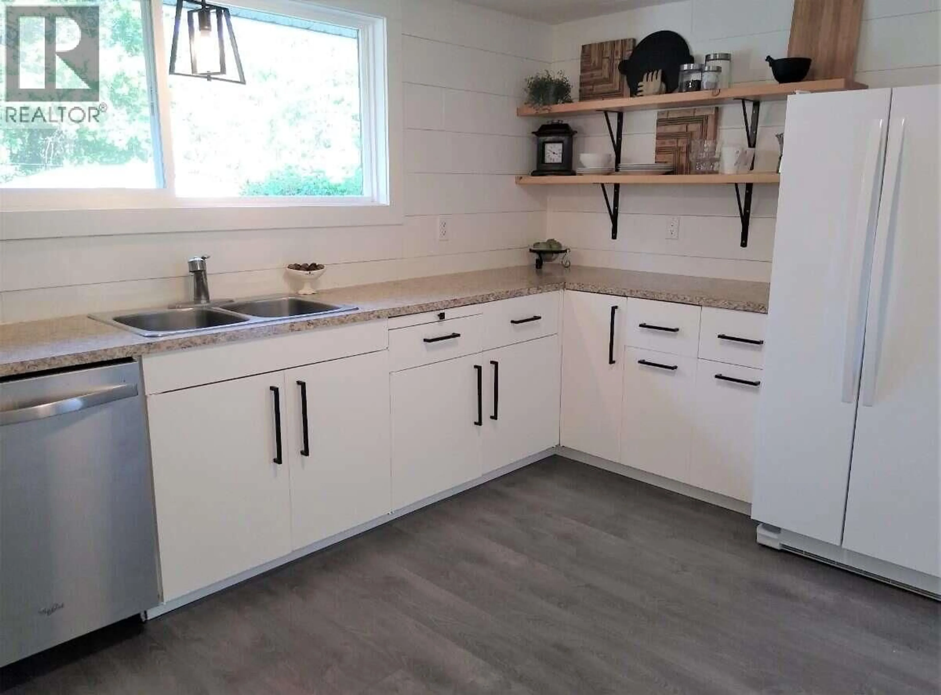 Standard kitchen, unknown for 107 PRINCE AVENUE, Castlegar British Columbia V1N1C7