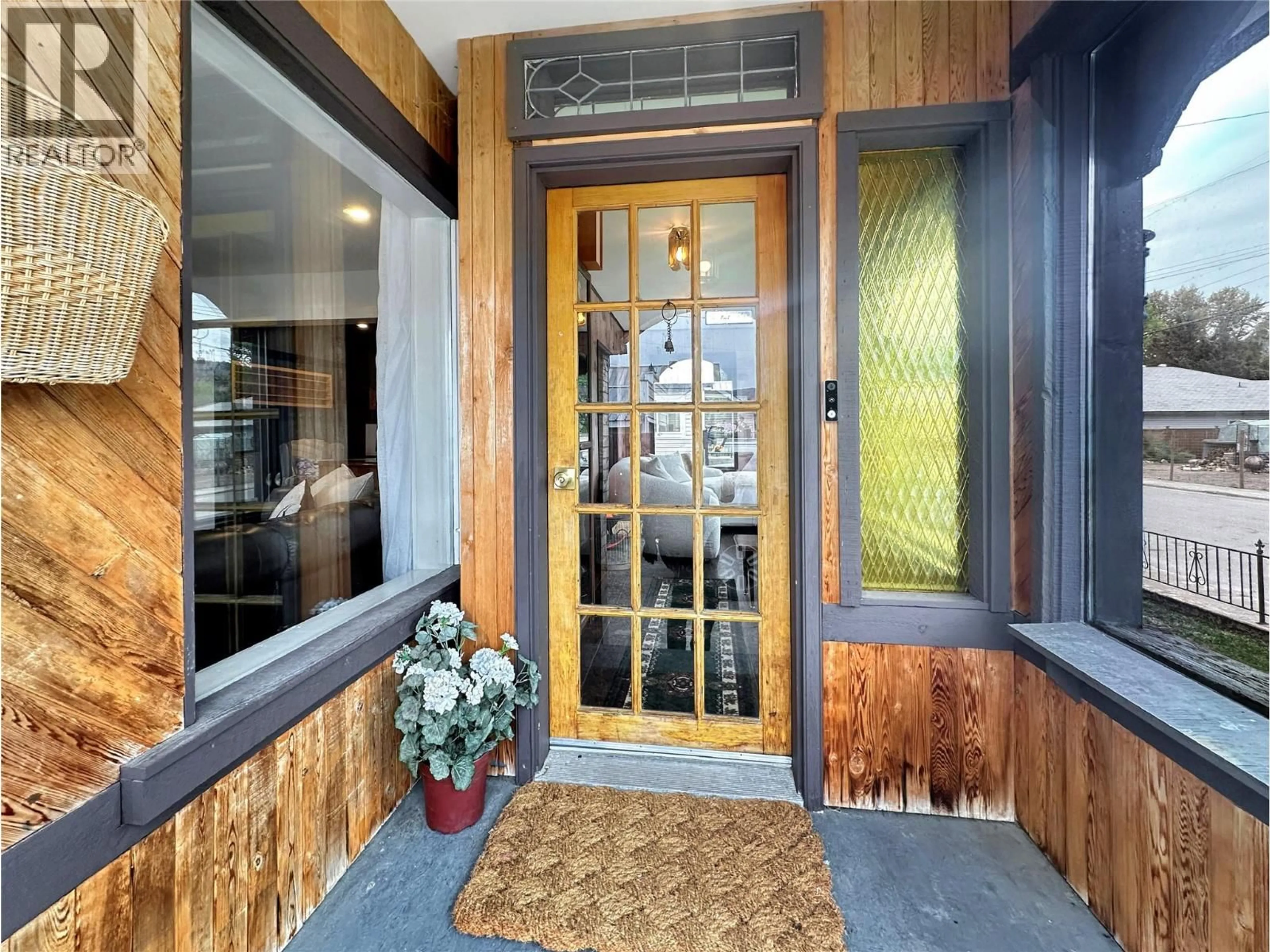 Indoor entryway for 396 BURTON AVENUE, Princeton British Columbia V0X1W0