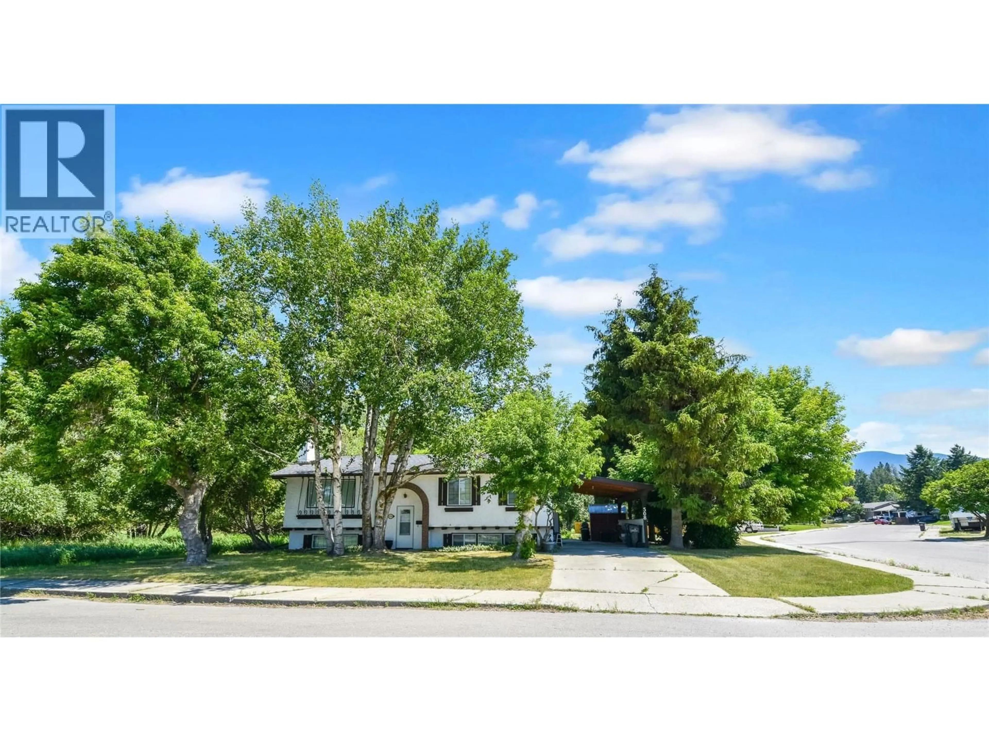 A pic from outside/outdoor area/front of a property/back of a property/a pic from drone, street for 508 16TH AVE S OTHER, Cranbrook British Columbia V1C2Z9