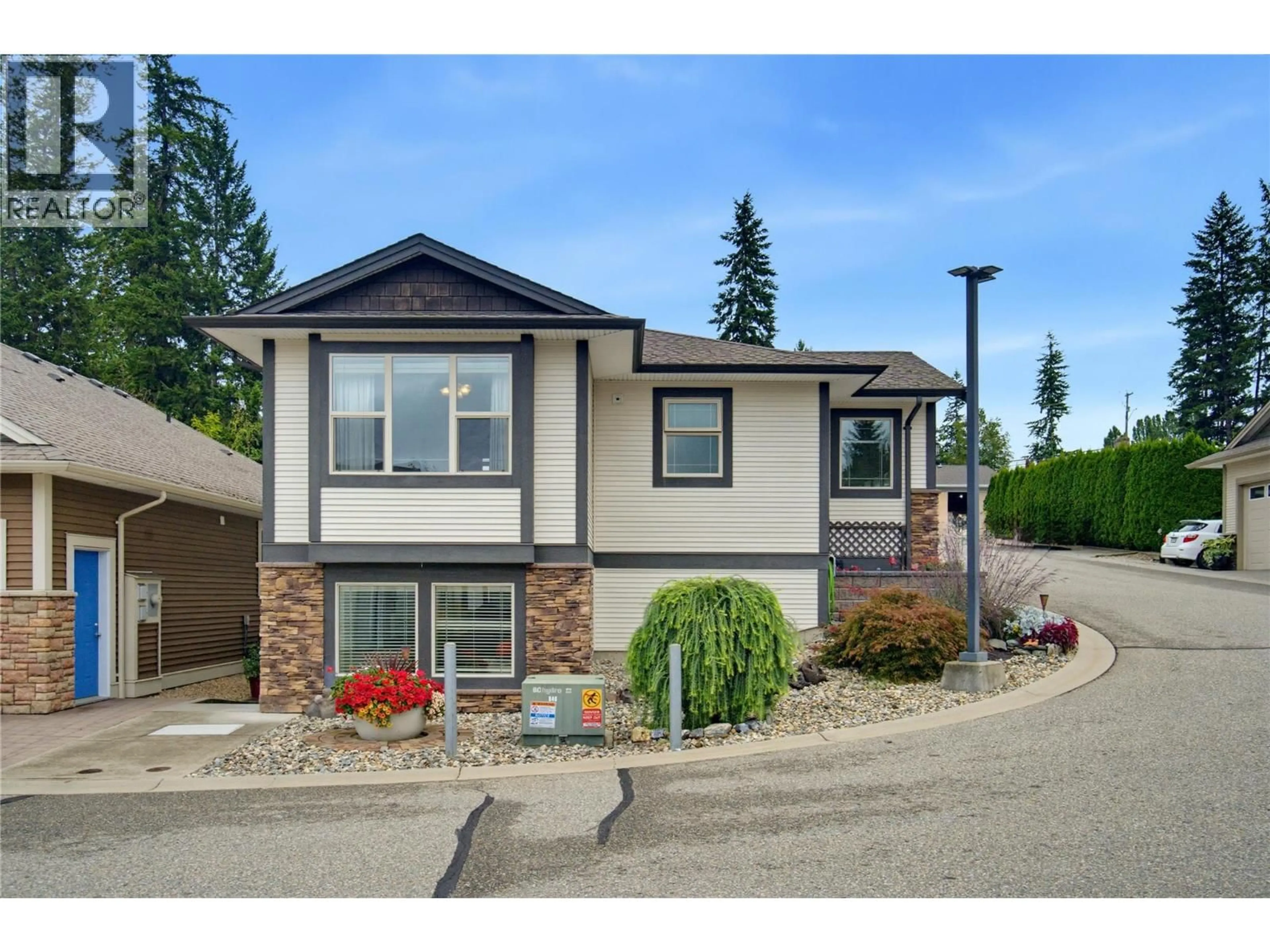 Home with vinyl exterior material, street for 8 - 2850 7TH AVENUE NORTHEAST, Salmon Arm British Columbia V1E0B7