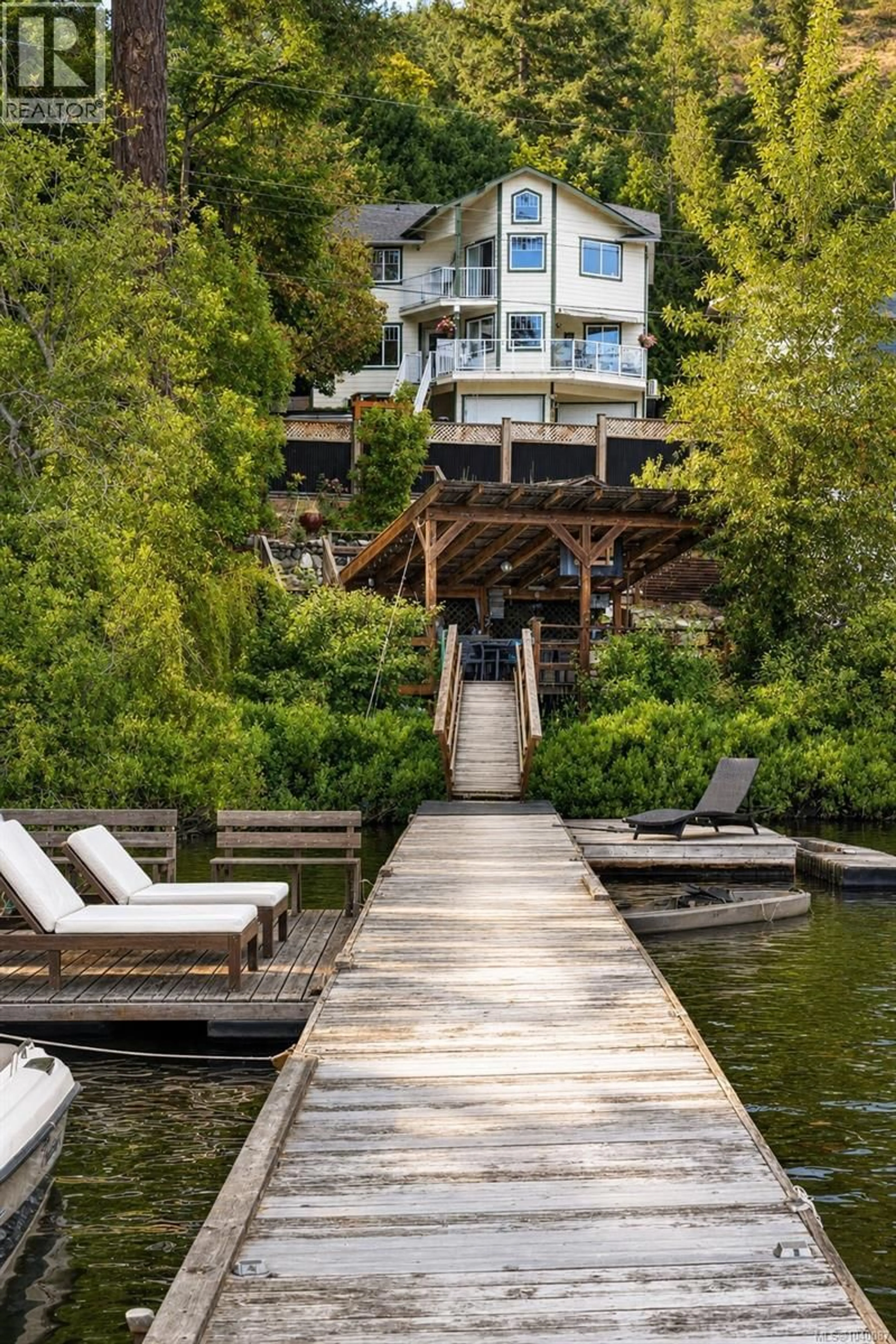 Stairs for 2221 SHAWNIGAN LAKE ROAD, Shawnigan Lake British Columbia V0R2W5