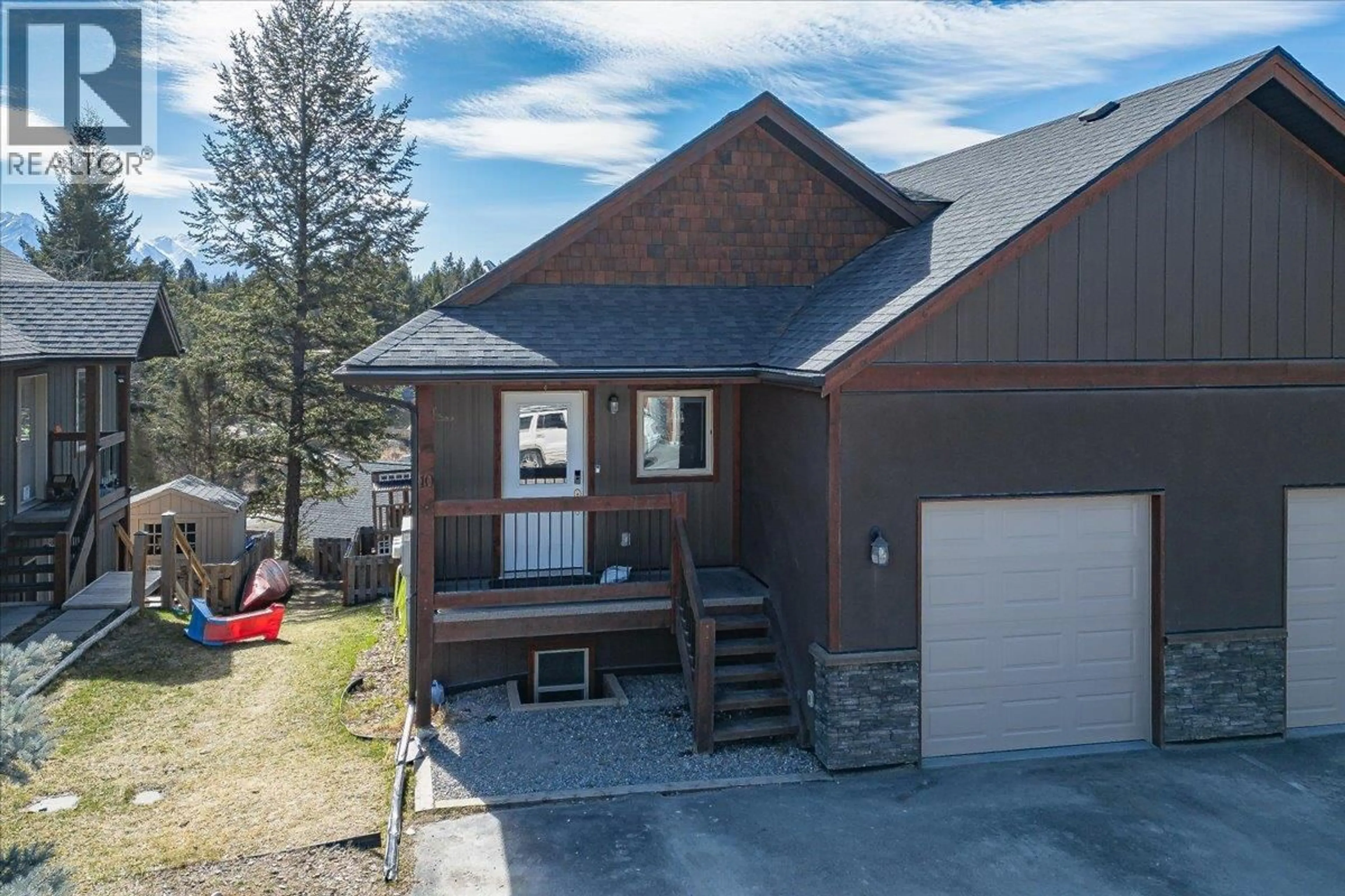 A pic from outside/outdoor area/front of a property/back of a property/a pic from drone, unknown for 10 - 989 SWANSEA VIEW ROAD, Windermere British Columbia V0A1K3