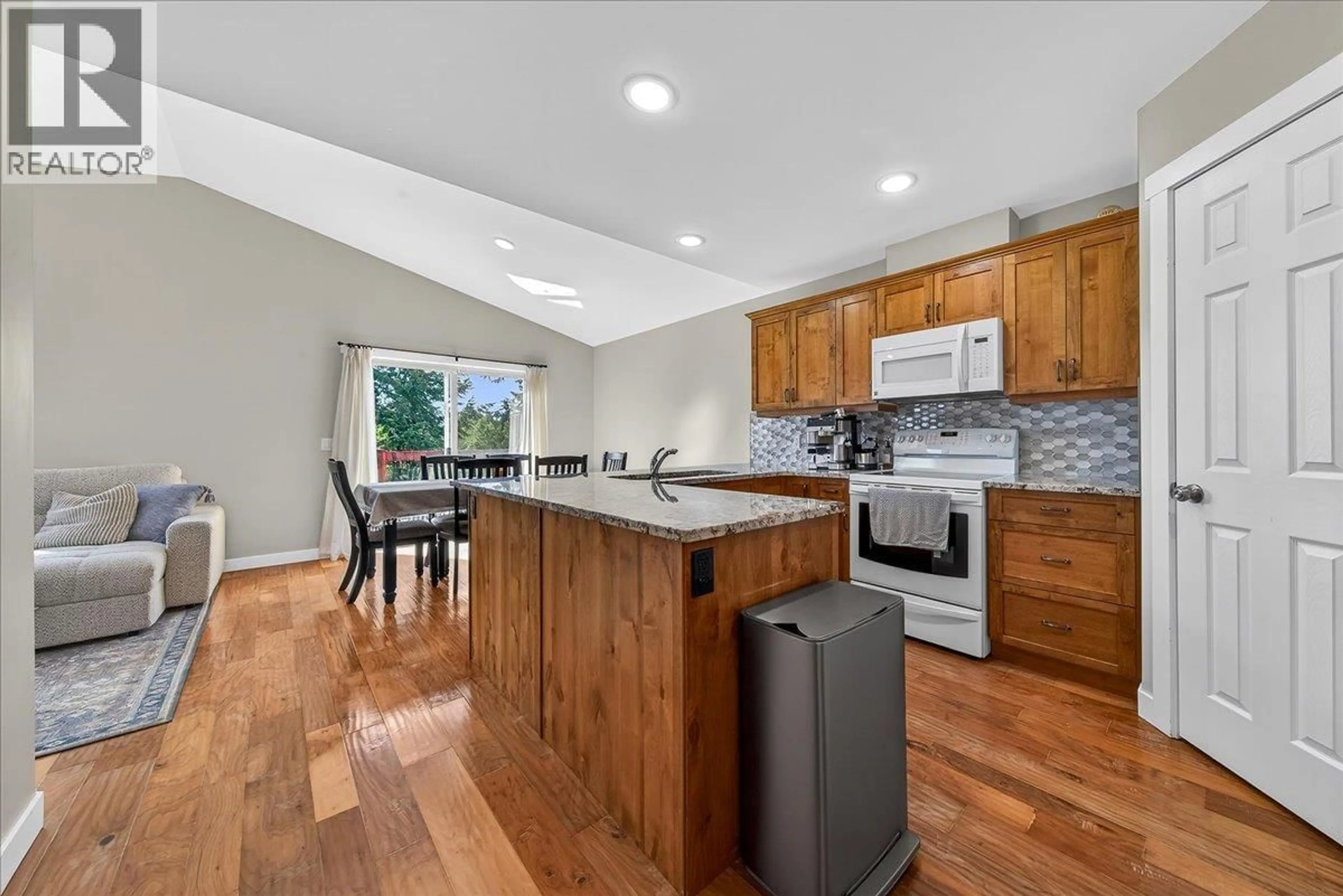Open concept kitchen, unknown for 10 - 989 SWANSEA VIEW ROAD, Windermere British Columbia V0A1K3
