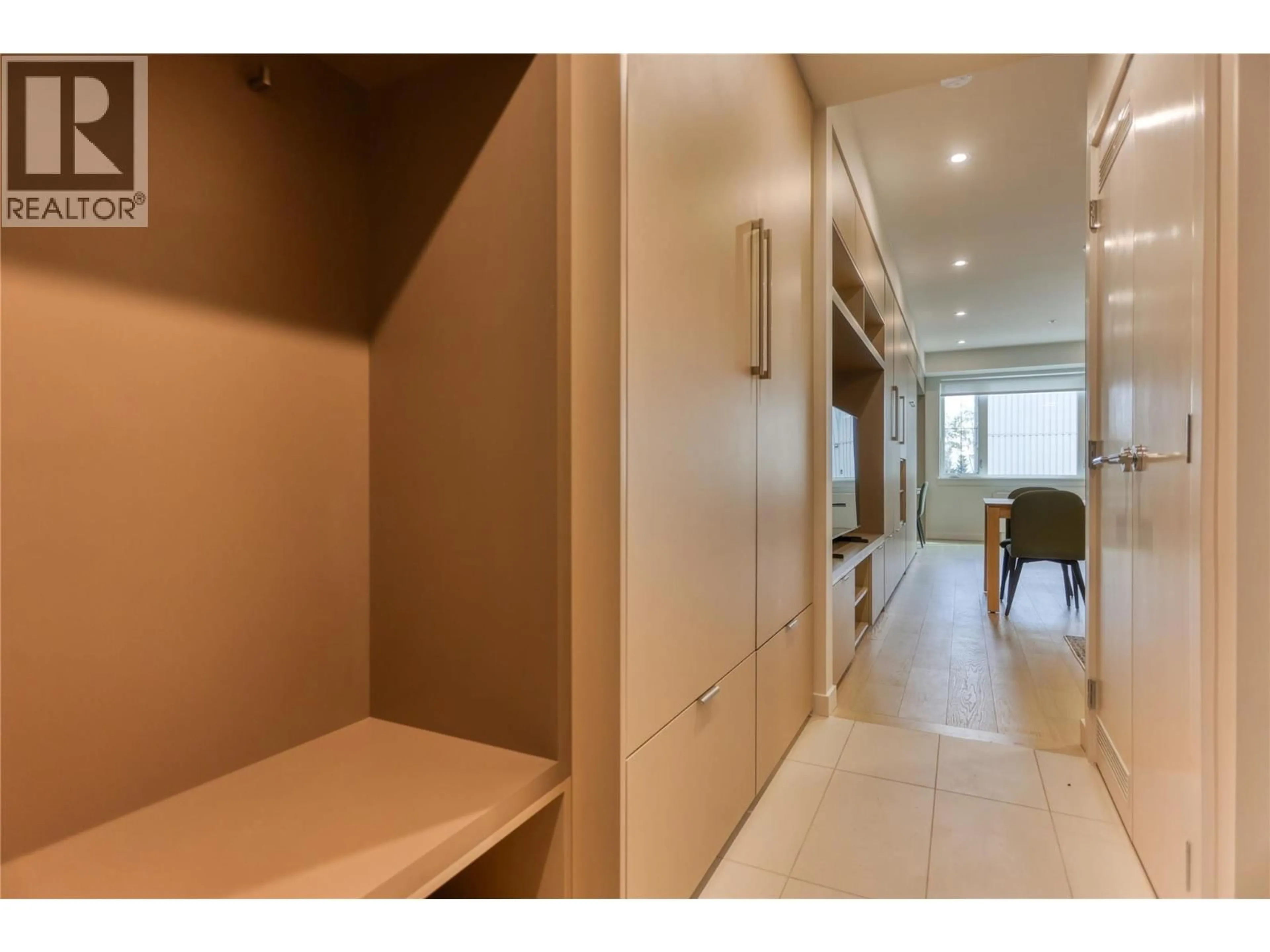 Indoor foyer for 223 - 4280 RED MOUNTAIN ROAD, Rossland British Columbia V0G1Y0