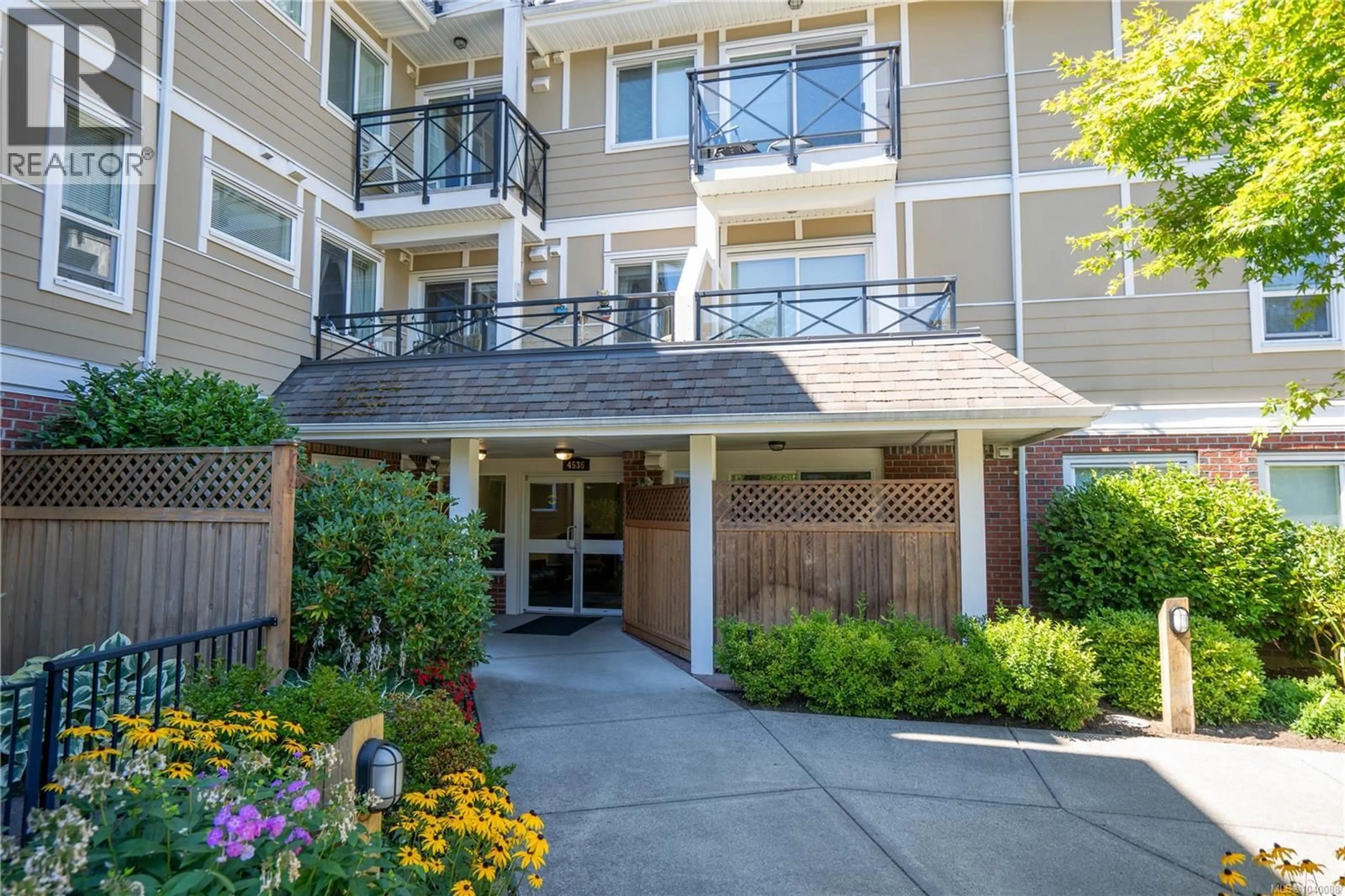 Patio, unknown for 204 - 4536 VIEWMONT AVENUE, Saanich British Columbia V8Z5L2