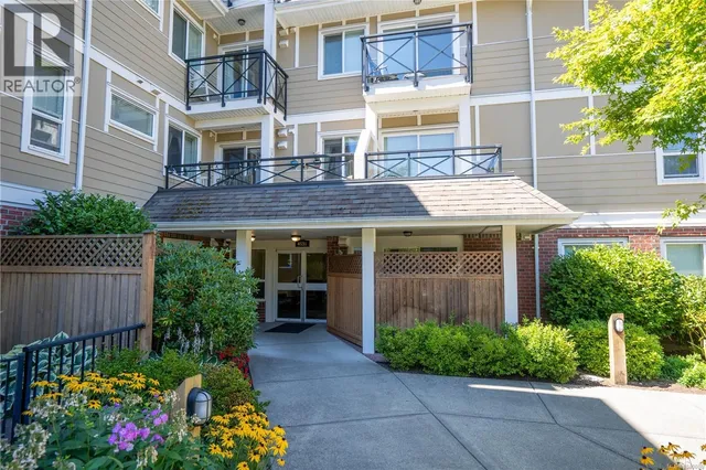 204 - 4536 VIEWMONT AVENUE, Saanich 2