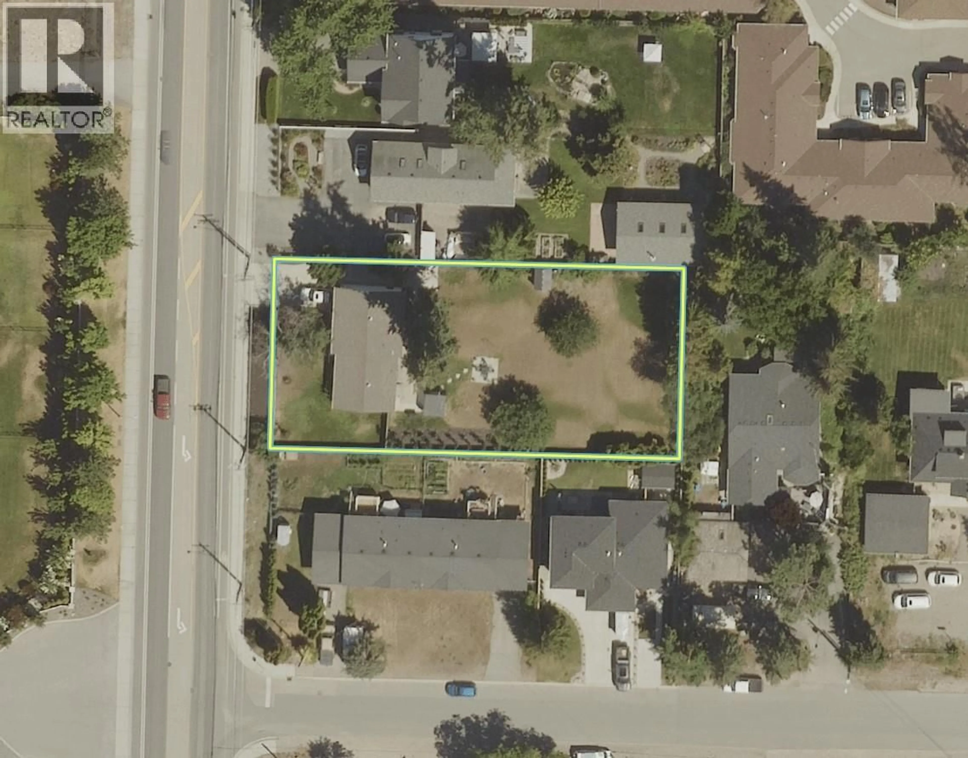 A pic from outside/outdoor area/front of a property/back of a property/a pic from drone, street for 4445 GORDON DRIVE, Kelowna British Columbia V1W1S9
