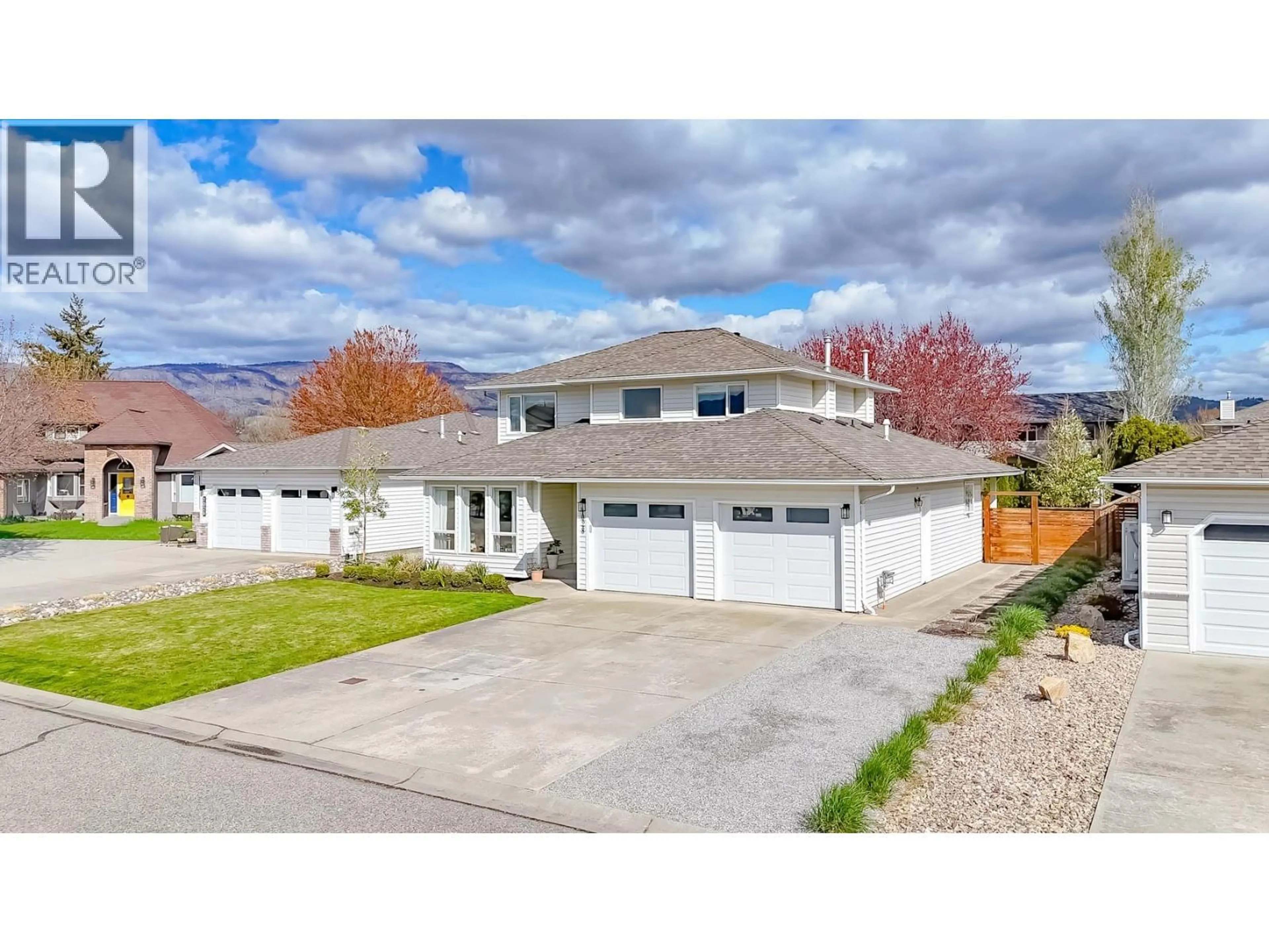 A pic from outside/outdoor area/front of a property/back of a property/a pic from drone, unknown for 1028 CUSHING COURT, Kelowna British Columbia V1Y8W7