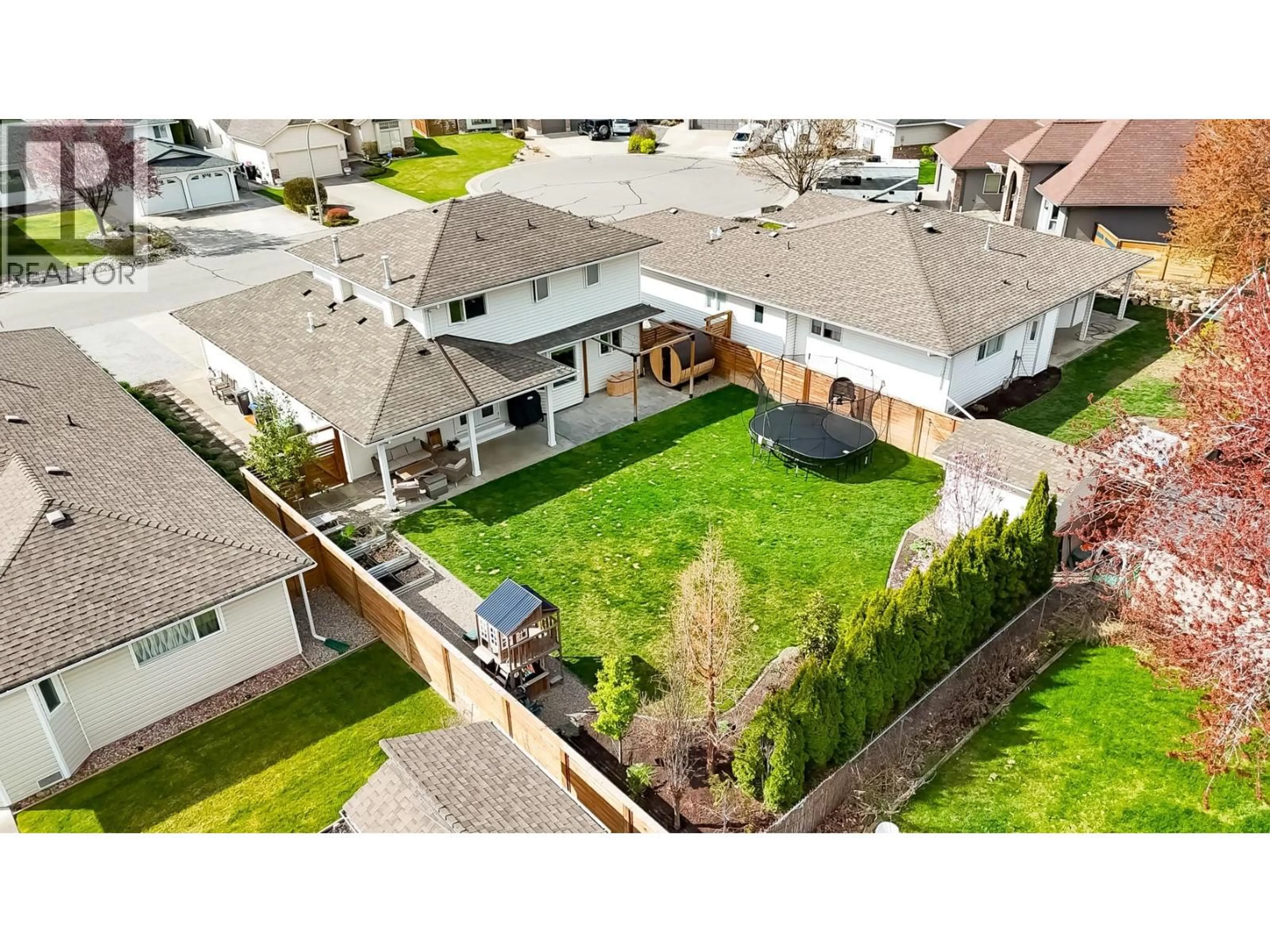 A pic from outside/outdoor area/front of a property/back of a property/a pic from drone, street for 1028 CUSHING COURT, Kelowna British Columbia V1Y8W7