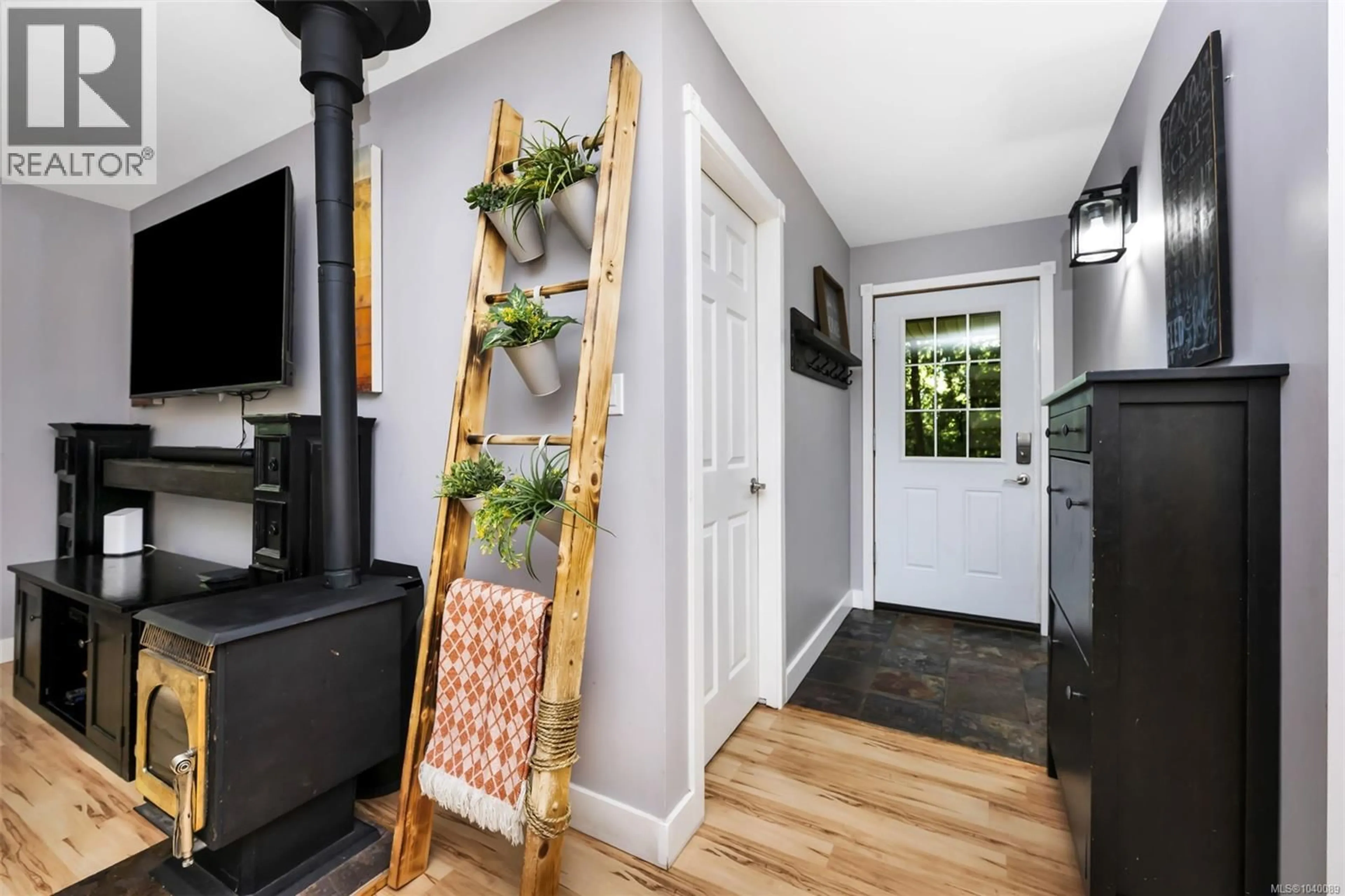 Indoor entryway for 1290 MCKENZIE DRIVE, Duncan British Columbia V9L5R9