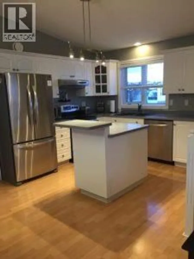 10717 CYPRUS COURT, Dawson Creek 4