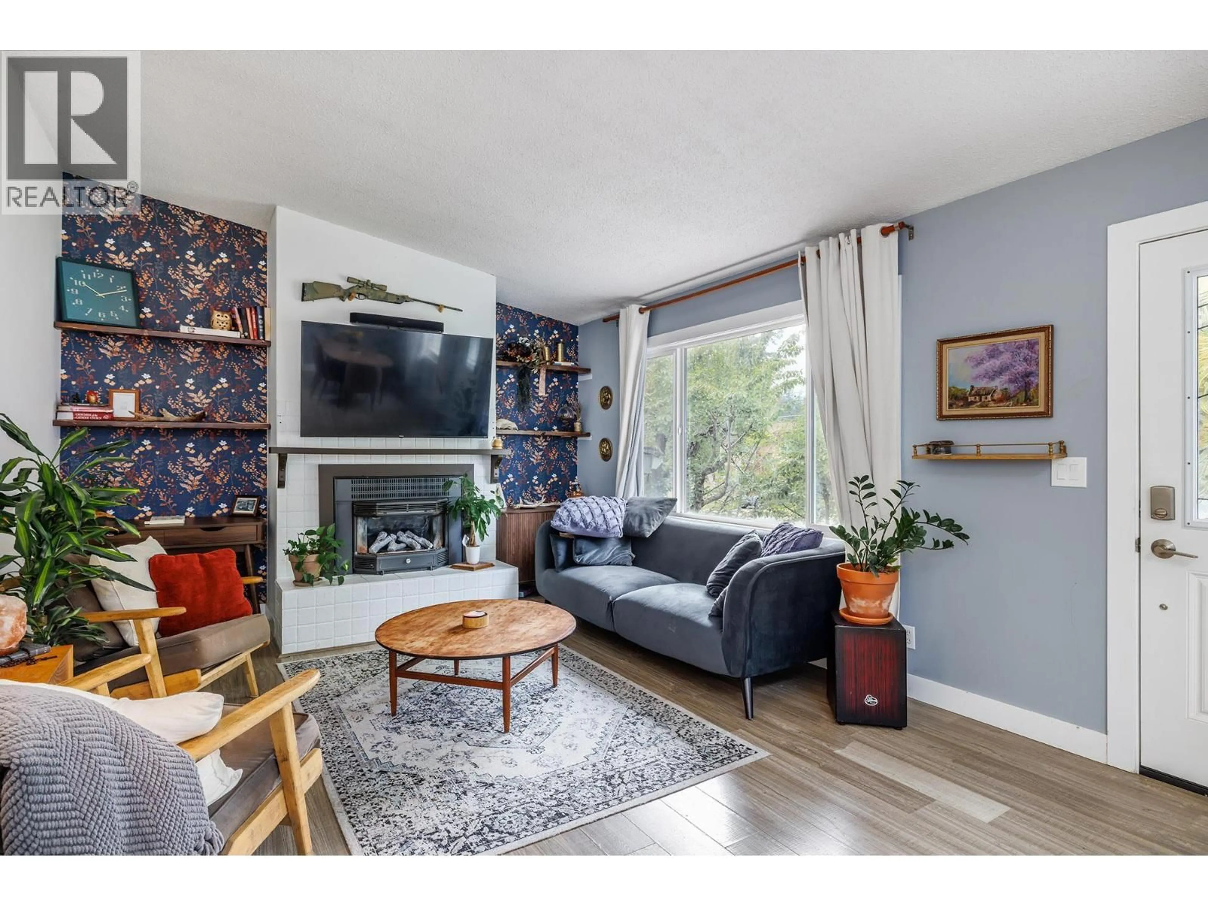 Living room with furniture, wood/laminate floor for 5215 PINERIDGE ROAD, Peachland British Columbia V0H1X8