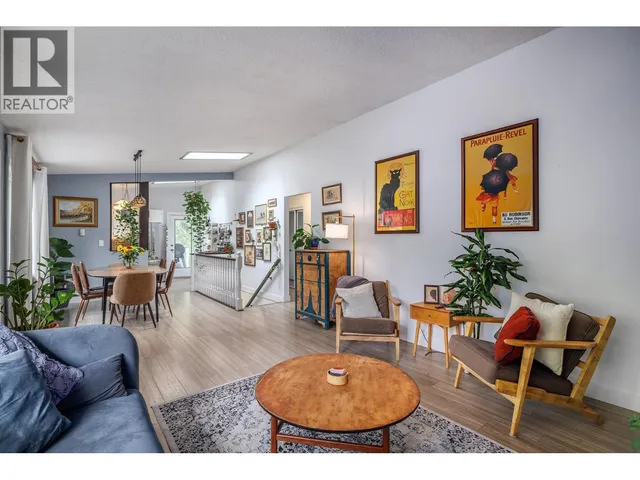 5215 PINERIDGE ROAD, Peachland 5